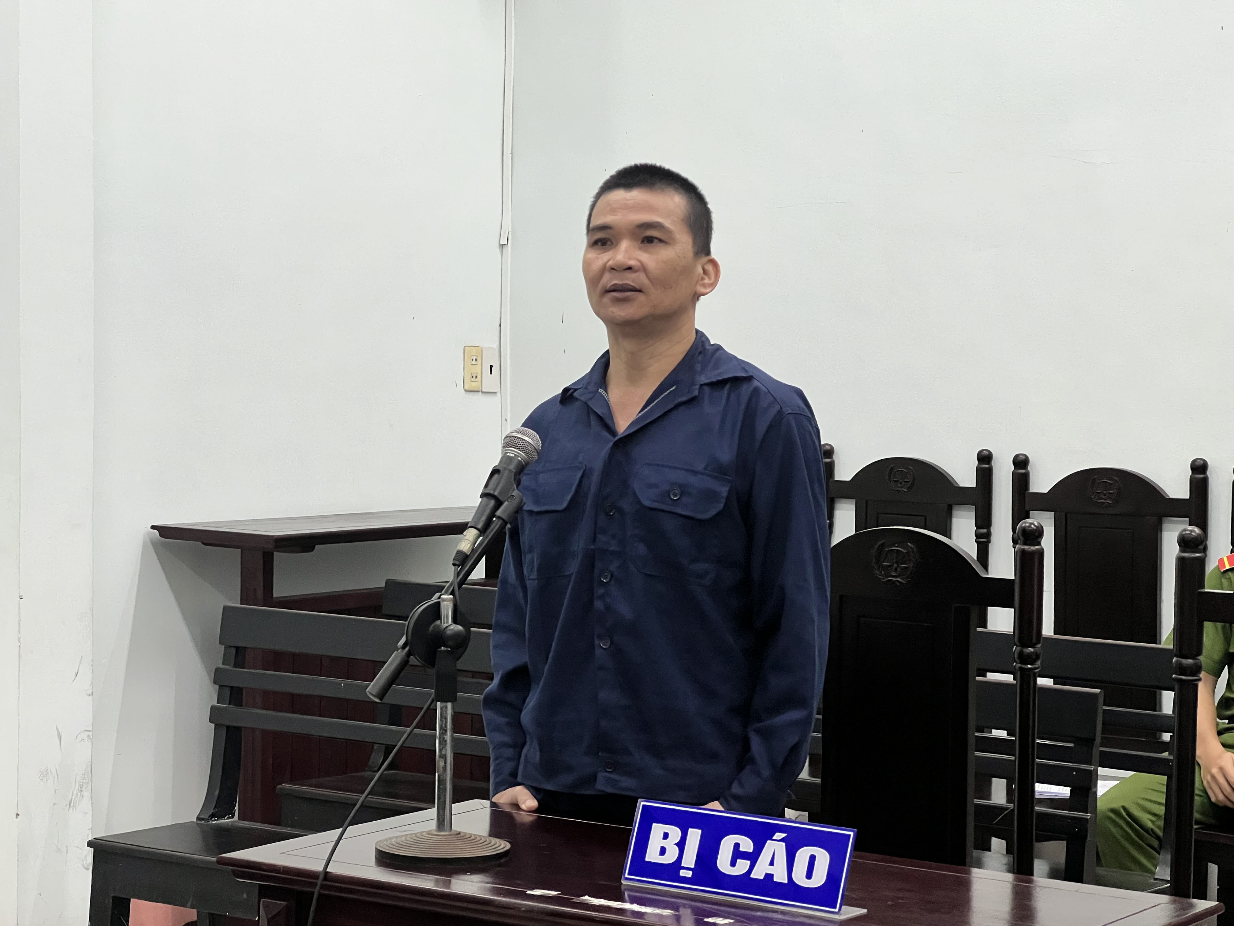 Trộm chó, tấn công 3 người, lãnh 13 năm tù