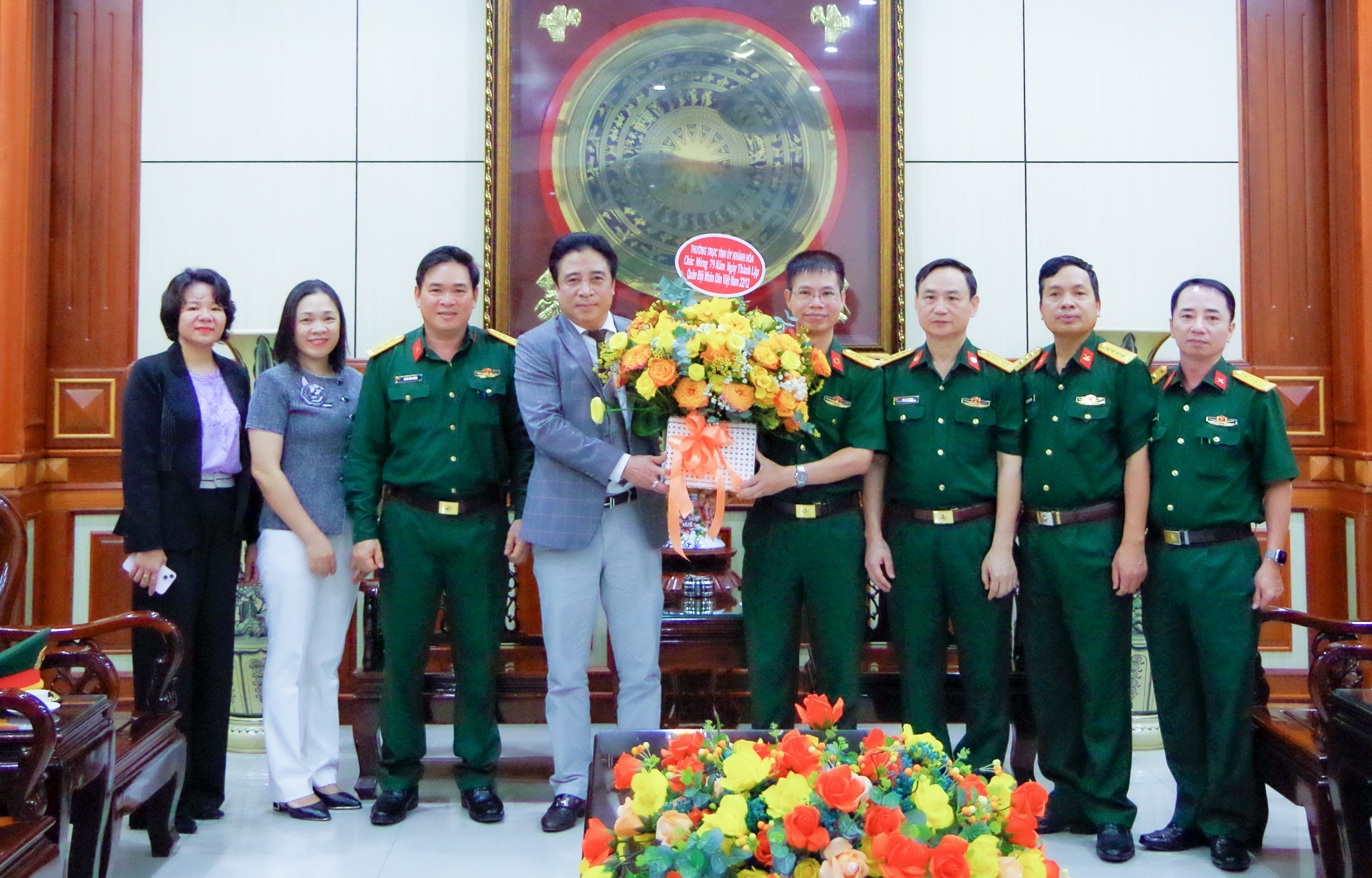 Ông Nguyễn Khắc Toàn thăm, chúc mừng Bệnh viện Quân y 87