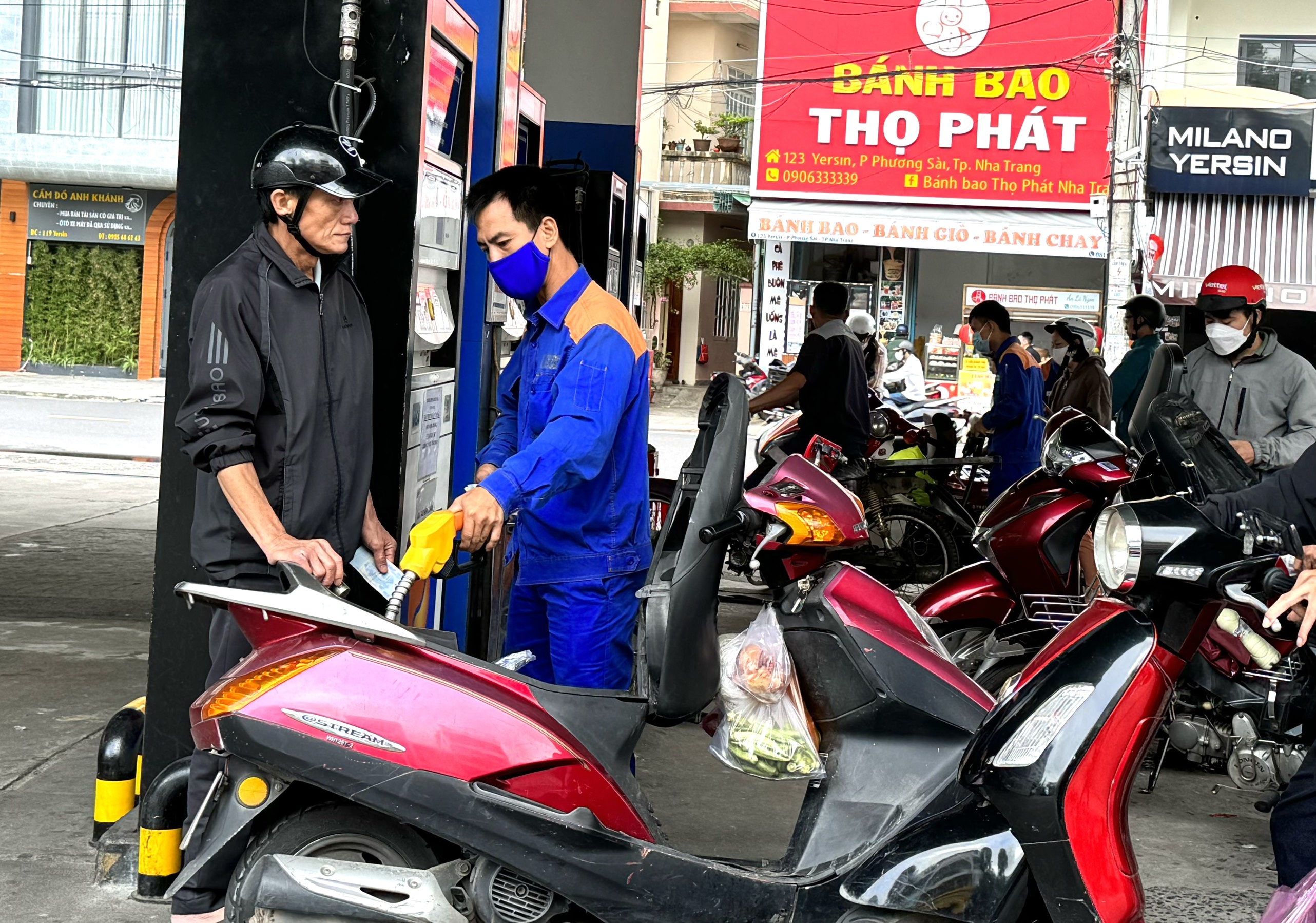 Giá xăng dầu đồng loạt tăng