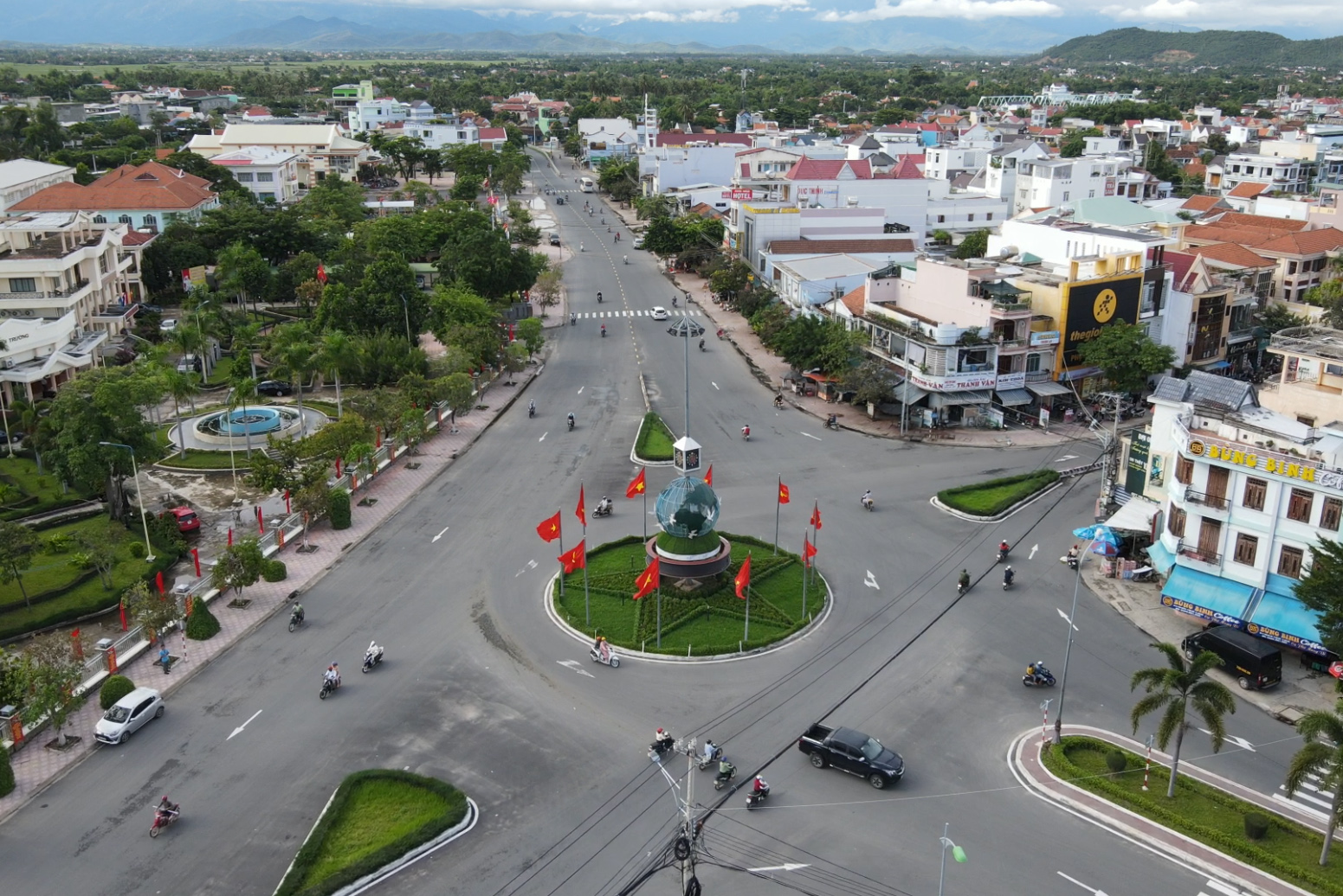 Một góc trung tâm thị xã Ninh Hòa từ trên cao.