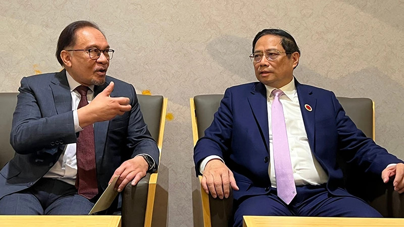 Thủ tướng Phạm Minh Chính và Thủ tướng Malaysia Anwar Ibrahim. 
