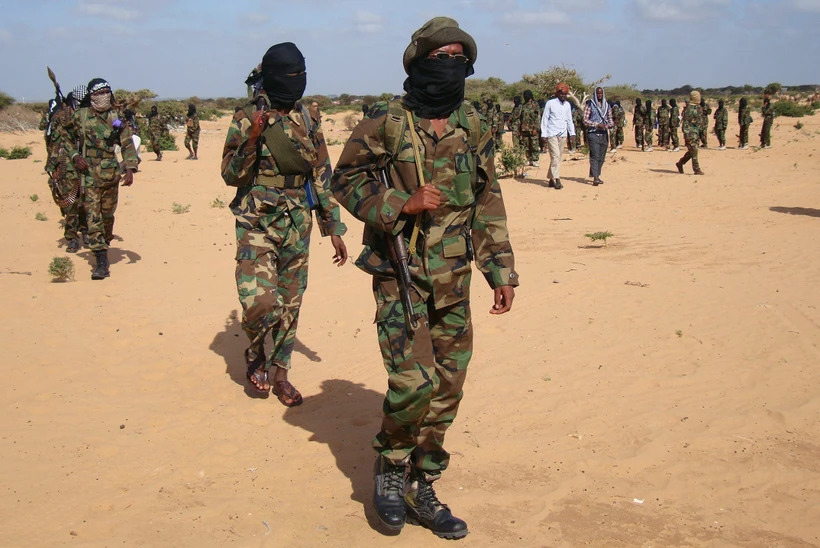 Các chiến binh nhóm phiến quân Al-Shabaab tại Elasha Biyaha, Somalia, ngày 13/2/2012. (Ảnh: AFP/TTXVN)
