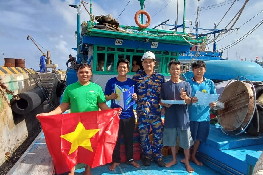 Trung tâm Dịch vụ Hậu cần – Kỹ thuật đảo Trường Sa: Hỗ trợ khắc phục sự cố cho tàu cá tỉnh Bình Định