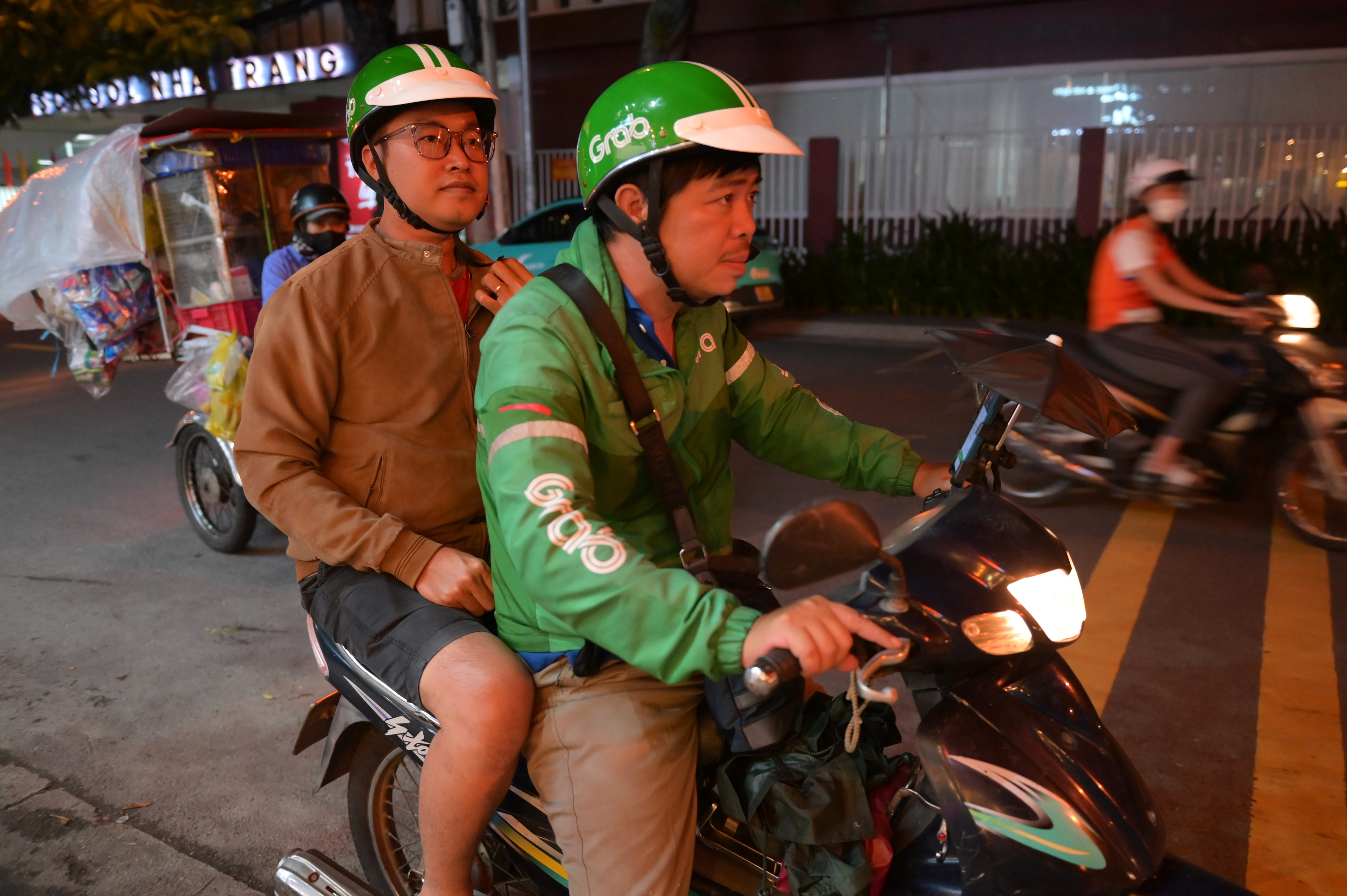 Xe dịch vụ đắt khách