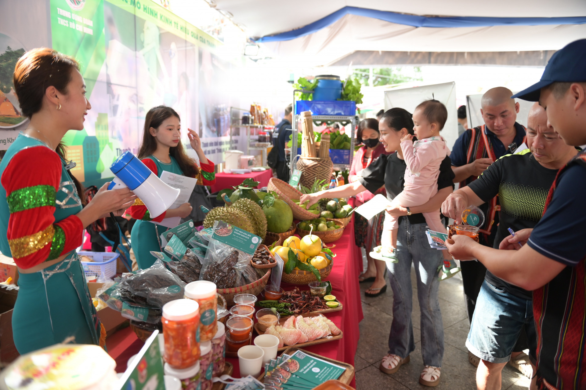 Sản phẩm, mô hình của các thanh niên đến từ huyện Khánh Sơn.