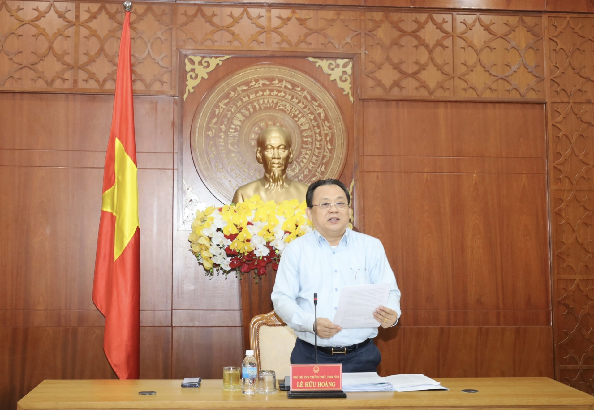 Phó Chủ tịch thường trực UBND tỉnh Lê Hữu Hoàng kết luận cuộc họp