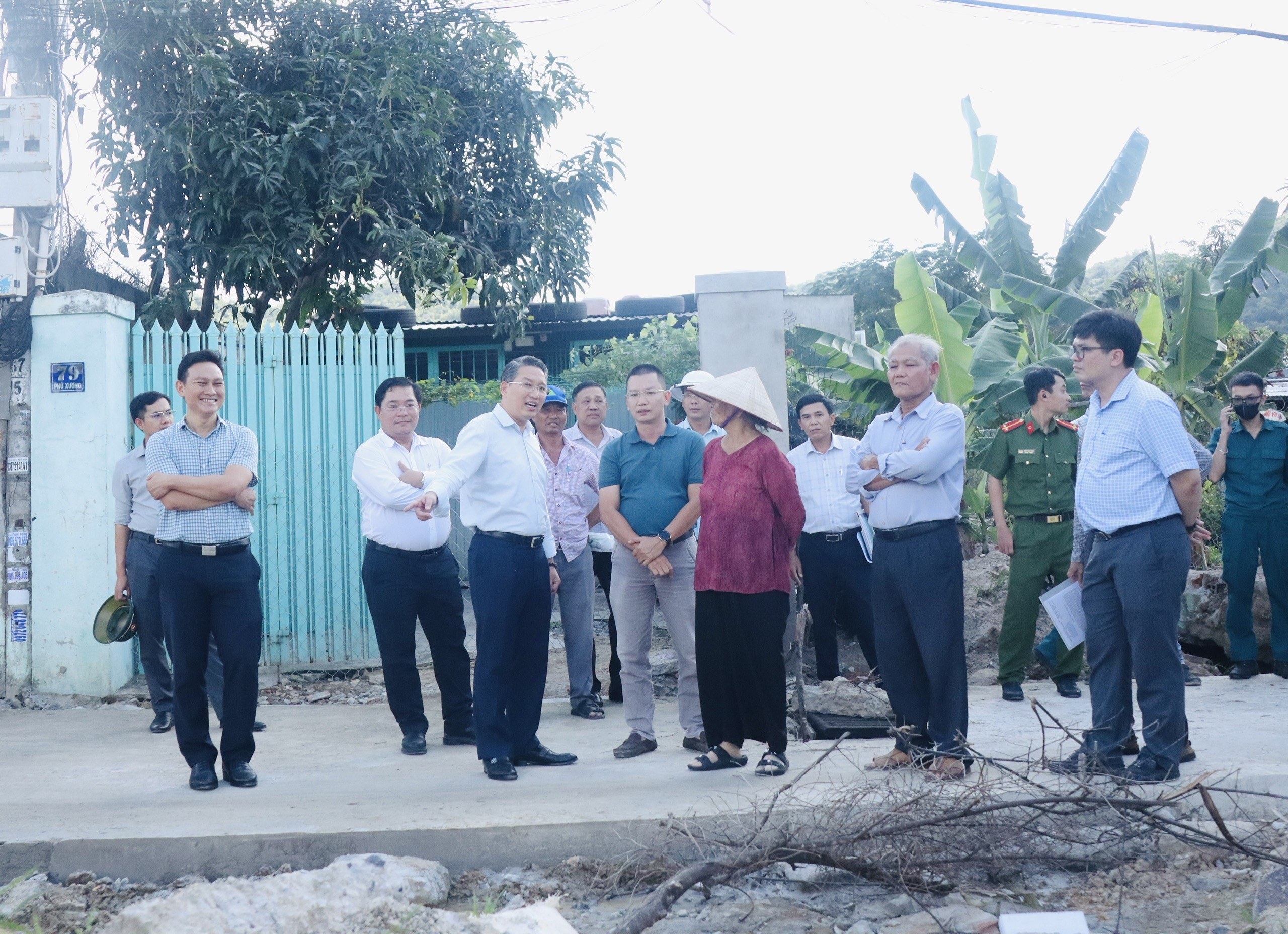 Bí thư Tỉnh ủy Nguyễn Hải Ninh khảo sát thực tế việc khắc phục ngập úng ở dự án Khu dân cư Nam Vĩnh Hải, TP. Nha Trang