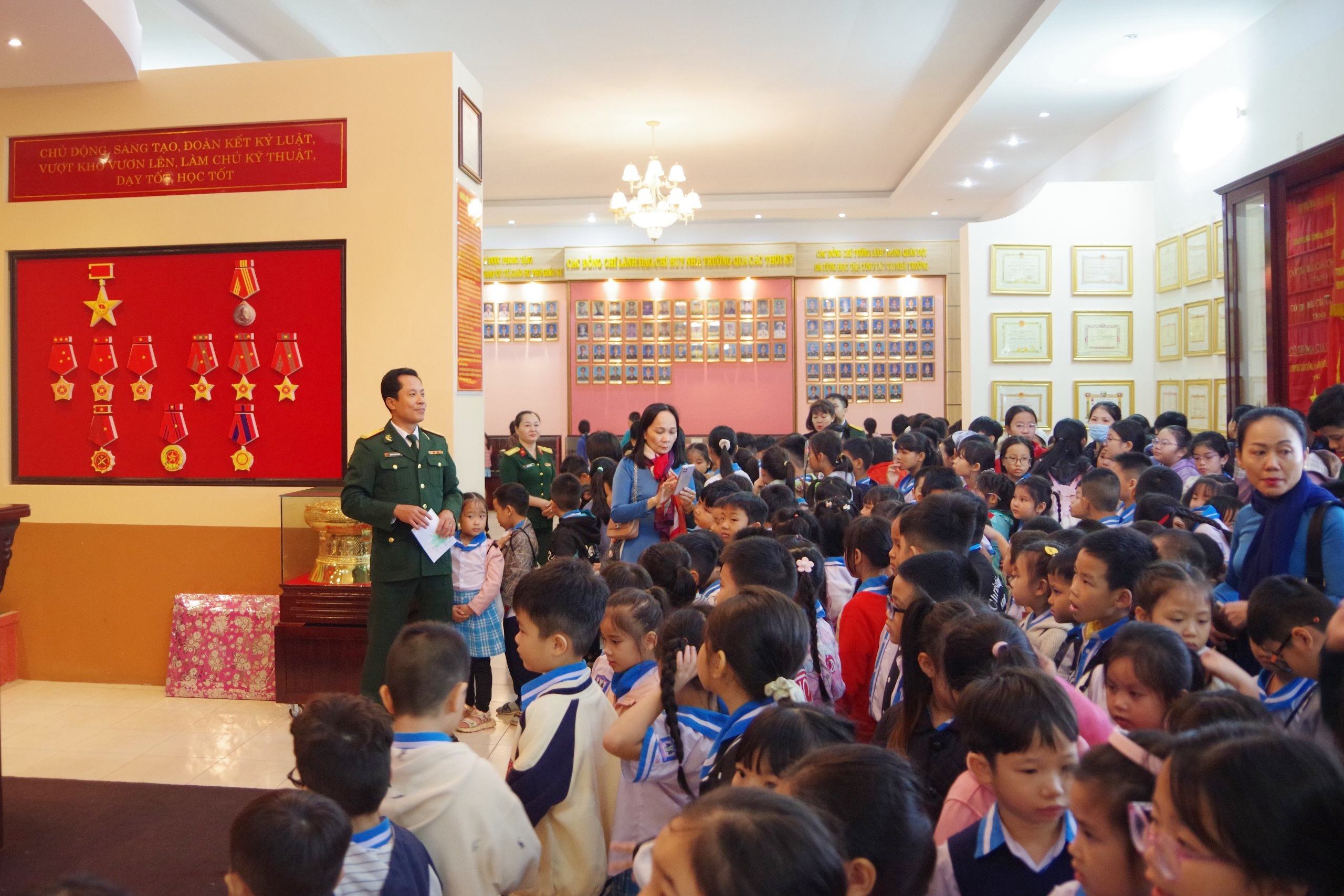 Trường Sĩ quan Thông tin tổ chức các hoạt động nhân Ngày thành lập Quân đội nhân dân Việt Nam