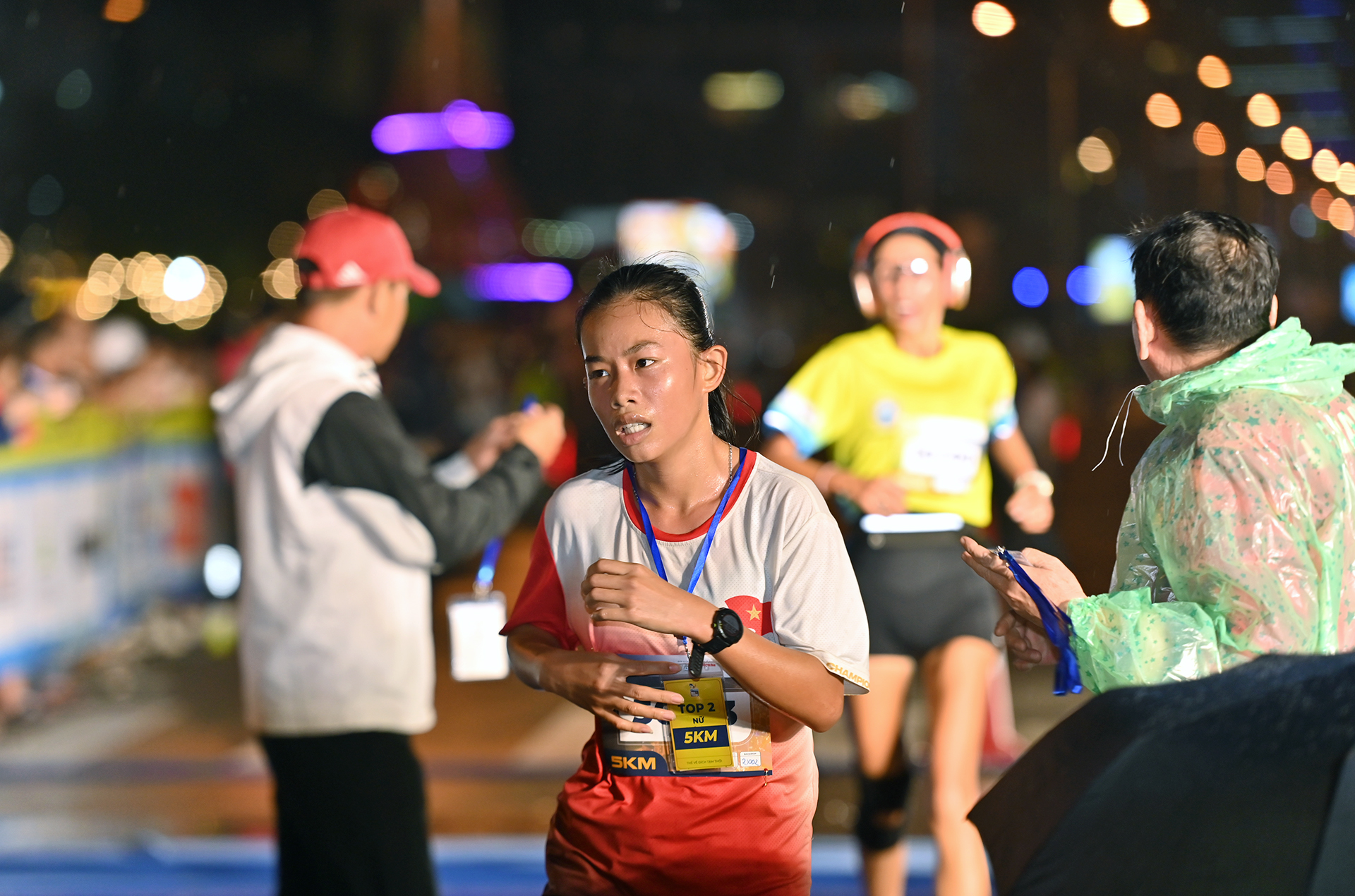 Female runner comes in second place
