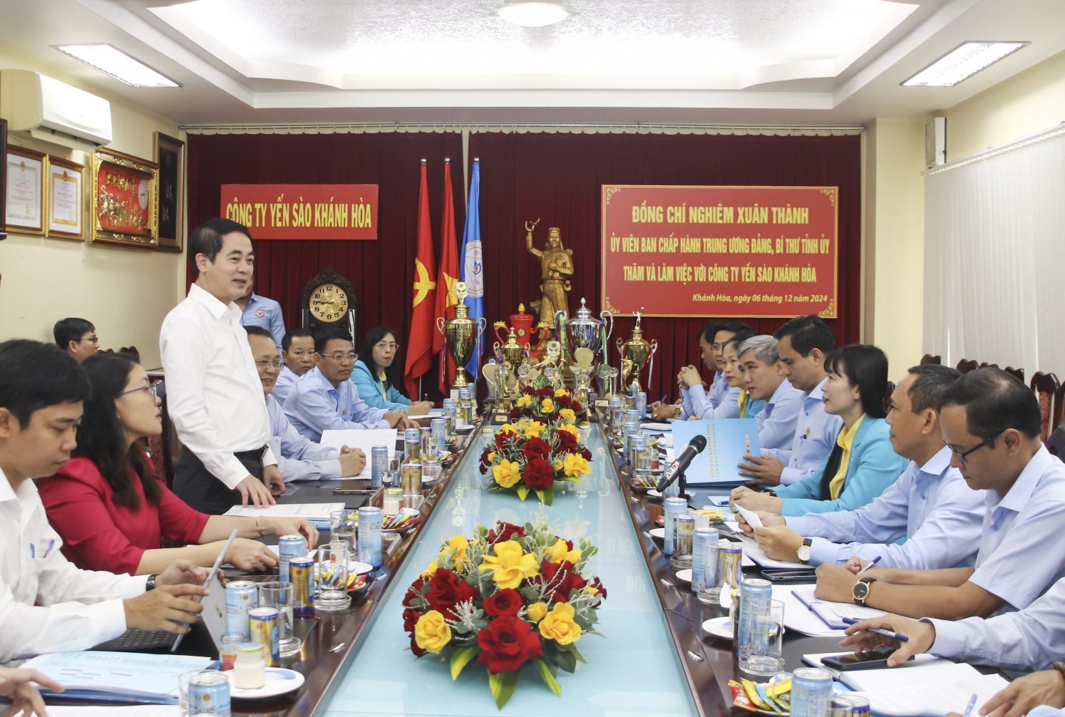 Bí thư Tỉnh ủy Nghiêm Xuân Thành làm việc với Công ty Yến sào Khánh Hòa