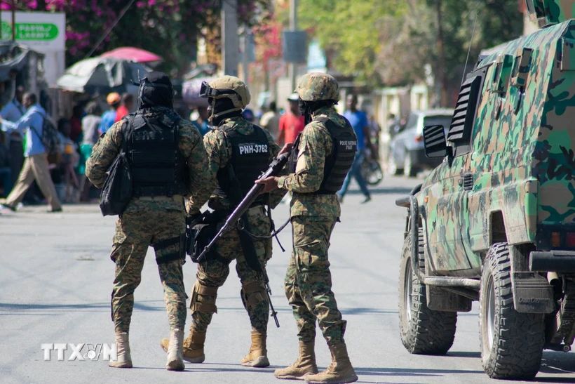 Cảnh sát siết chặt an ninh tại Port-au-Prince, Haiti. (Ảnh: AFP/TTXVN)
