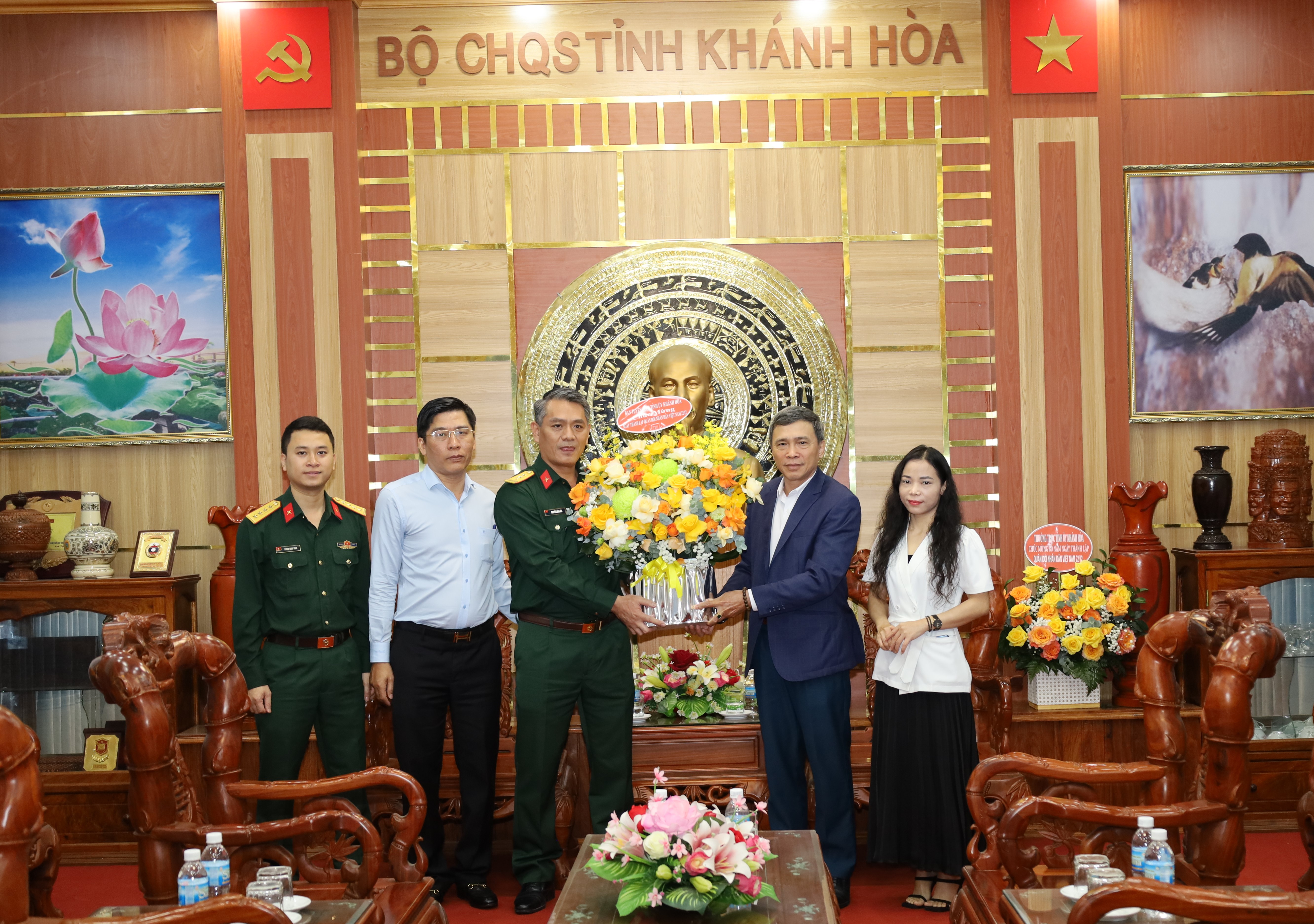 Đoàn công tác Ban Tuyên giáo Tỉnh ủy đến thăm, chúc mừng Bộ Chỉ huy Quân sự tỉnh