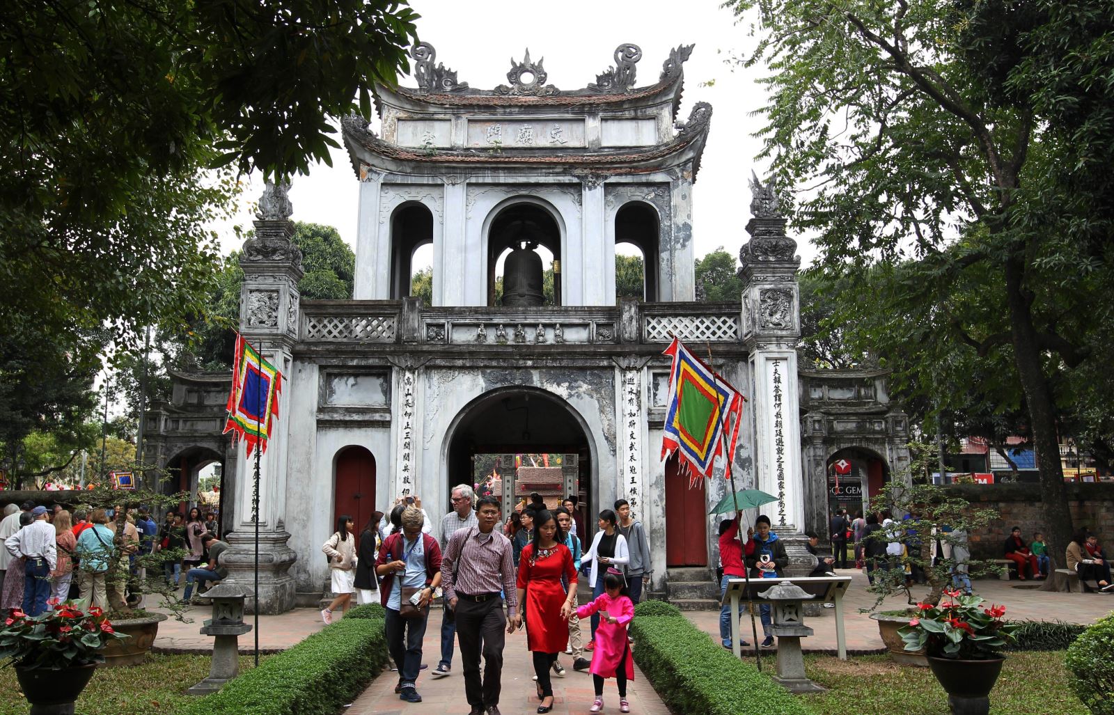 Di tích Văn Miếu - Quốc Tử Giám (Hà Nội) đưa hệ thống thuyết minh tự động vào phục vụ du khách. Ảnh: Quốc Khánh/TTXVN 