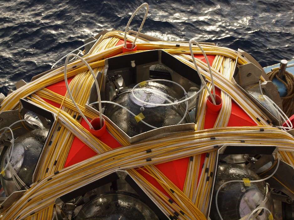 Các quả cầu thủy tinh của KM3NeT. 