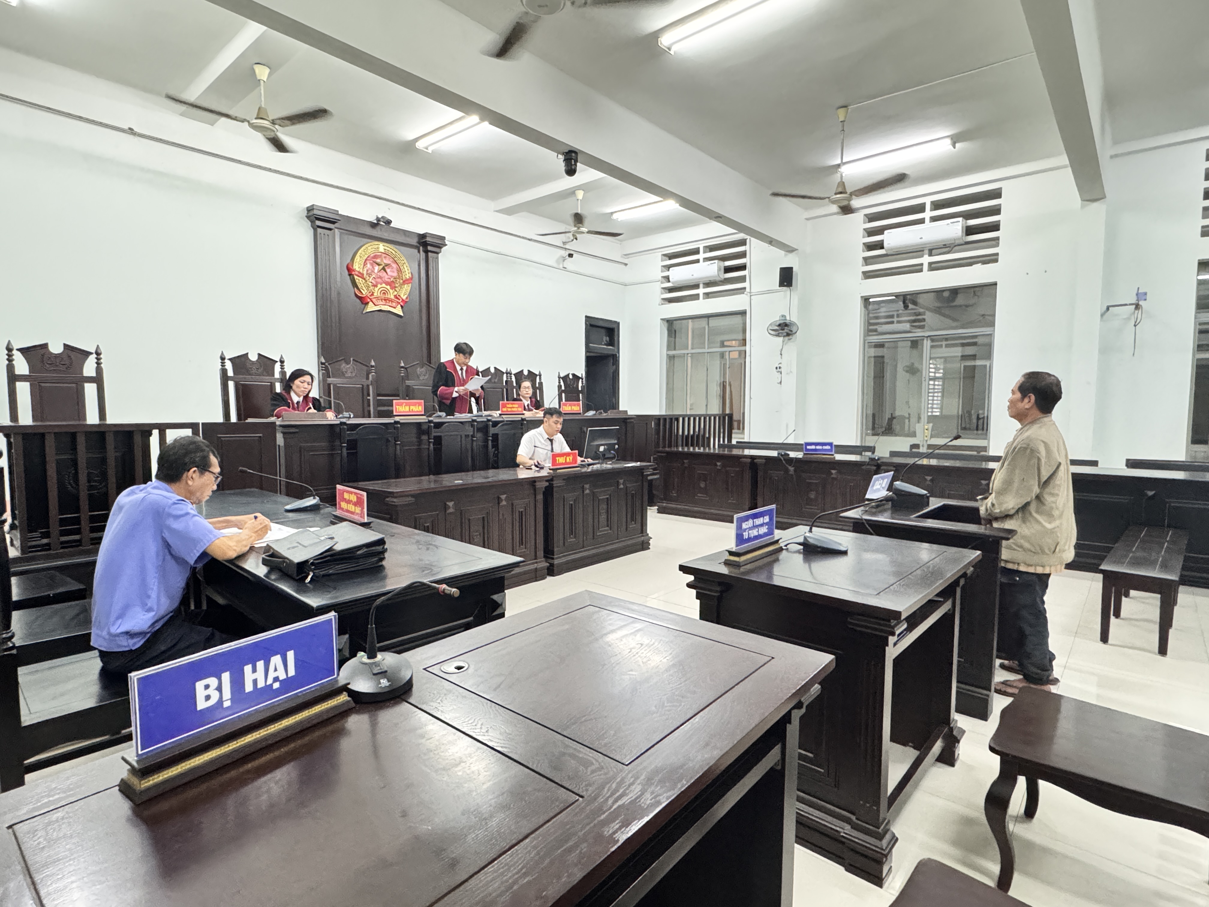 Vào tù vì tàng trữ, sử dụng súng quân dụng để săn bắt thú