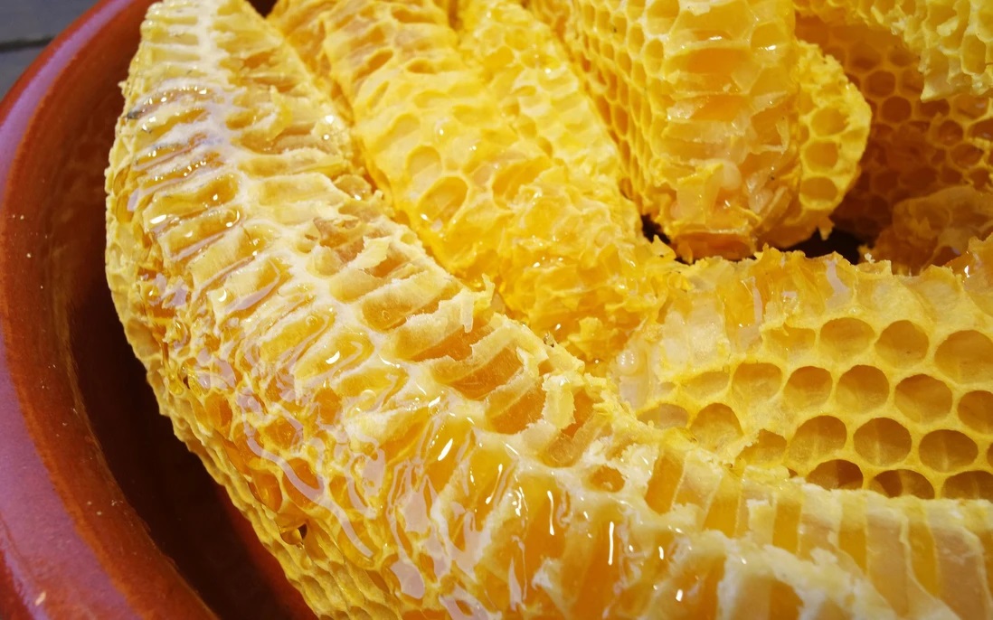 Sáp ong tốt cho sức khỏe, vừa trị bệnh vừa làm đẹp