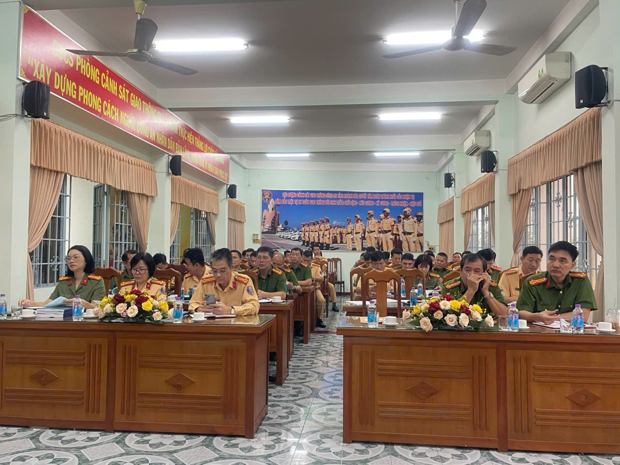 Công an tỉnh Khánh Hòa: Tập huấn về luật và các văn bản quy định chi tiết một số điều của Luật Trật tự, an toàn giao thông đường bộ