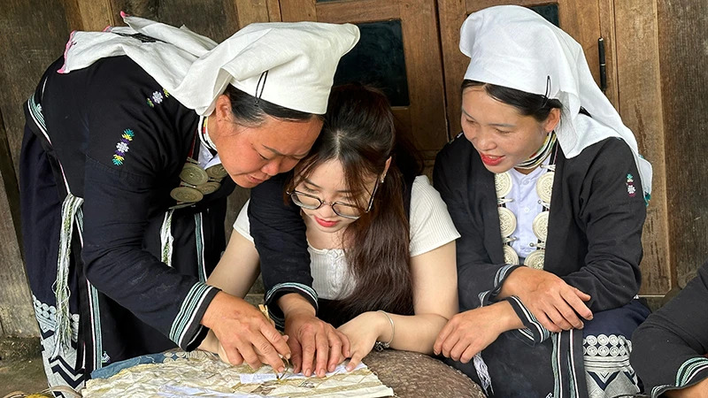 Bảo đảm quyền thụ hưởng văn hóa của đồng bào dân tộc thiểu số