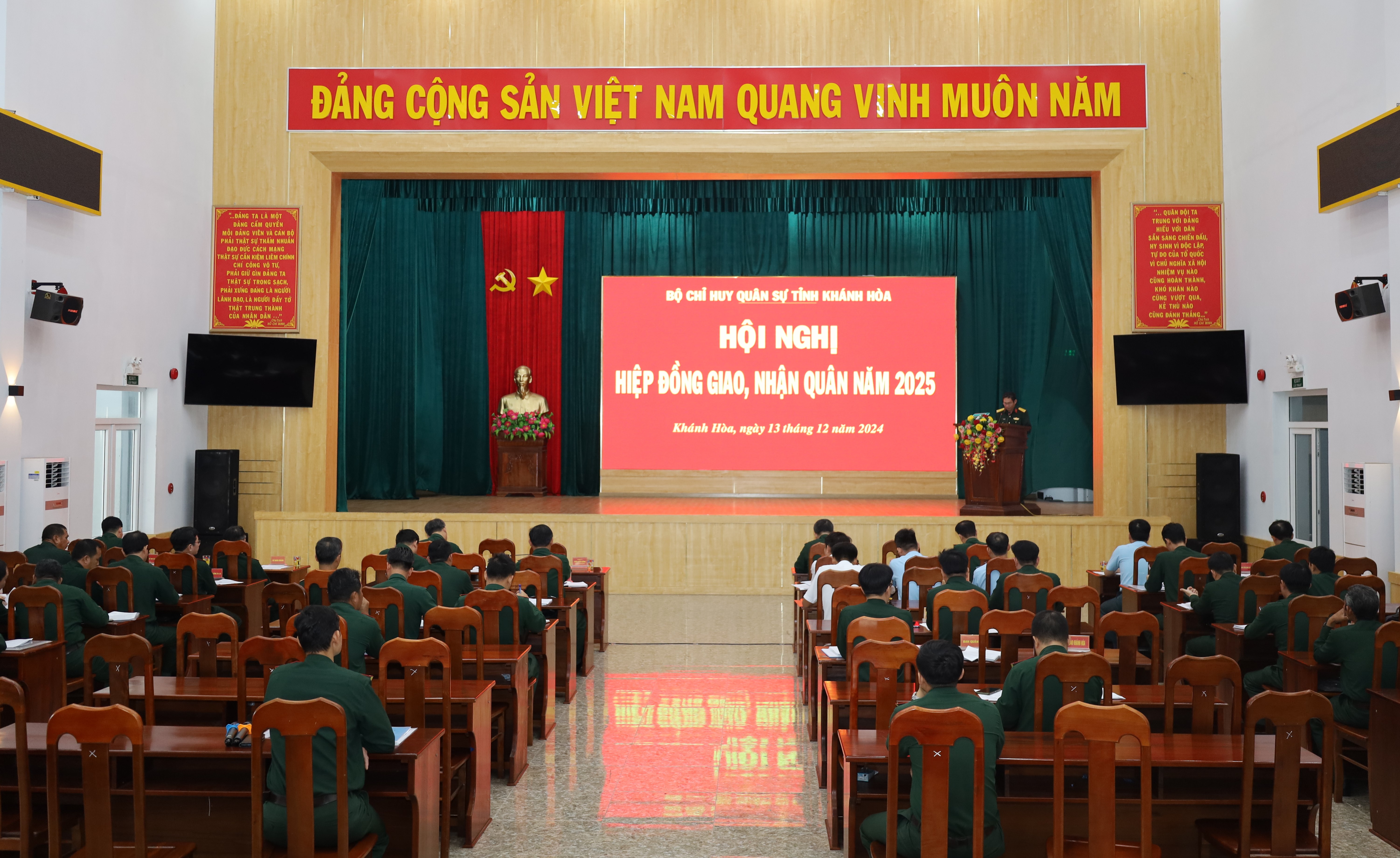 Quang cảnh hội nghị.