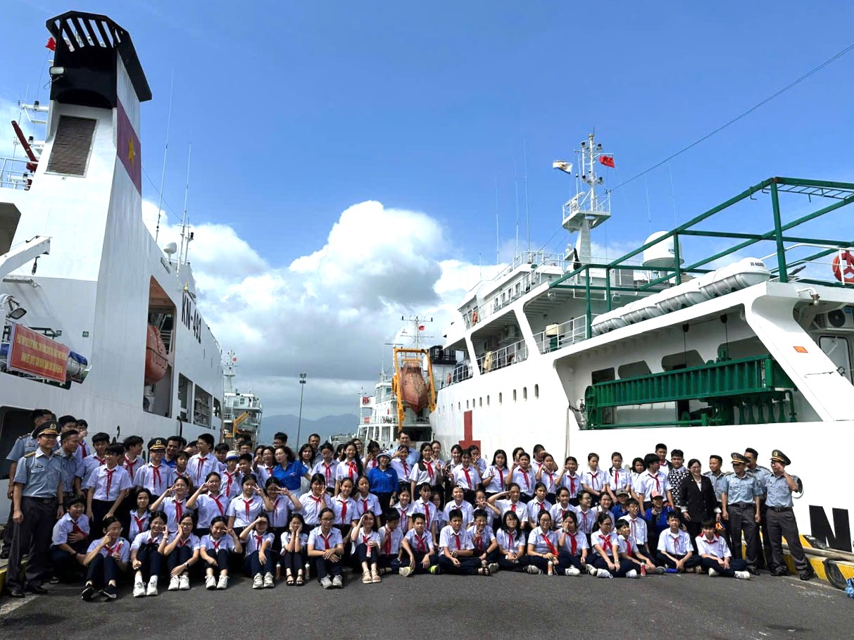 Trường THCS Thái Nguyên: Tổ chức ngoại khóa “Tự hào biển đảo quê hương”