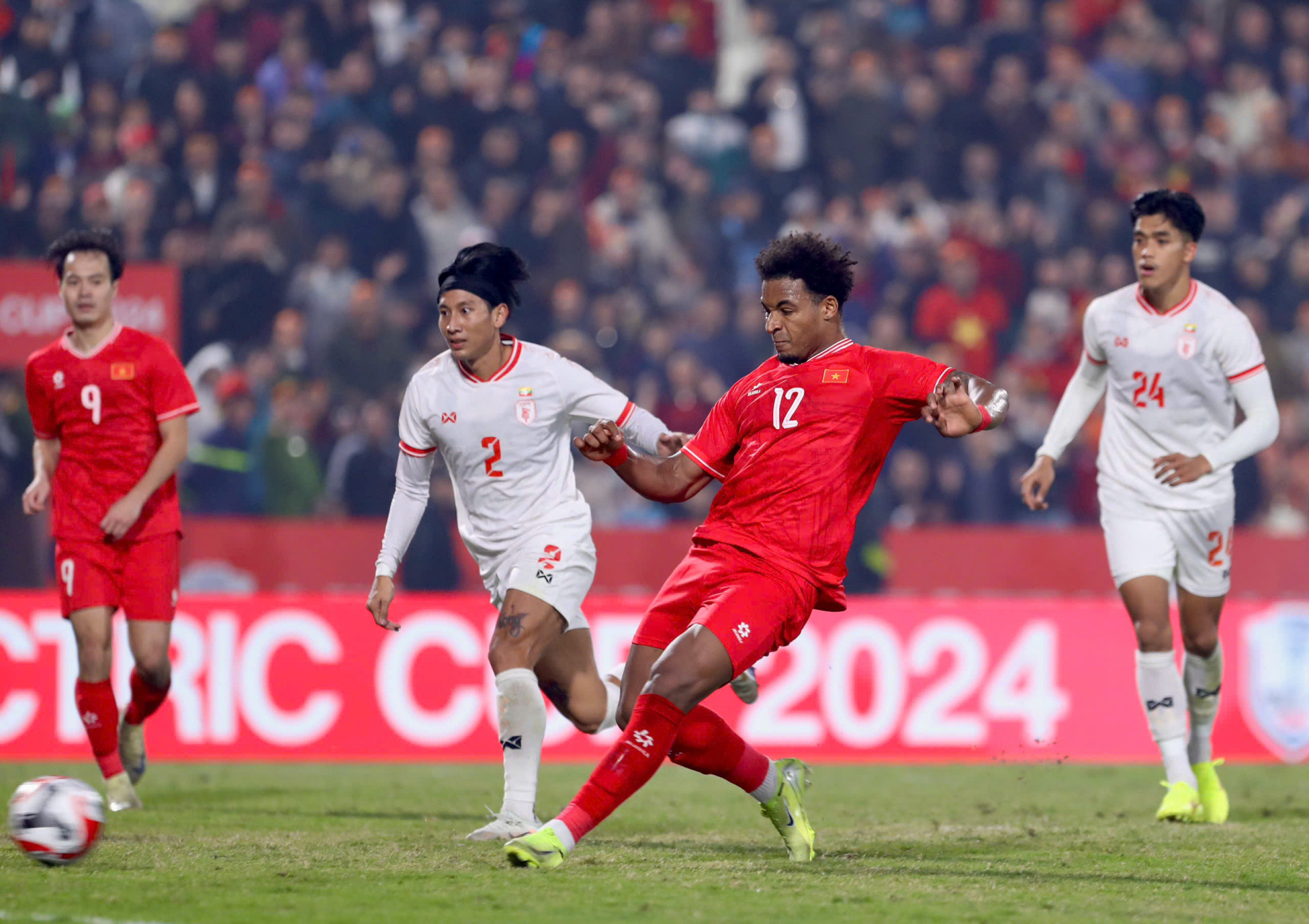 Striker Nguyen Xuan Son (number 12 jersey) makes his debut for Vietnam national team with a brace (Source: VFF)

