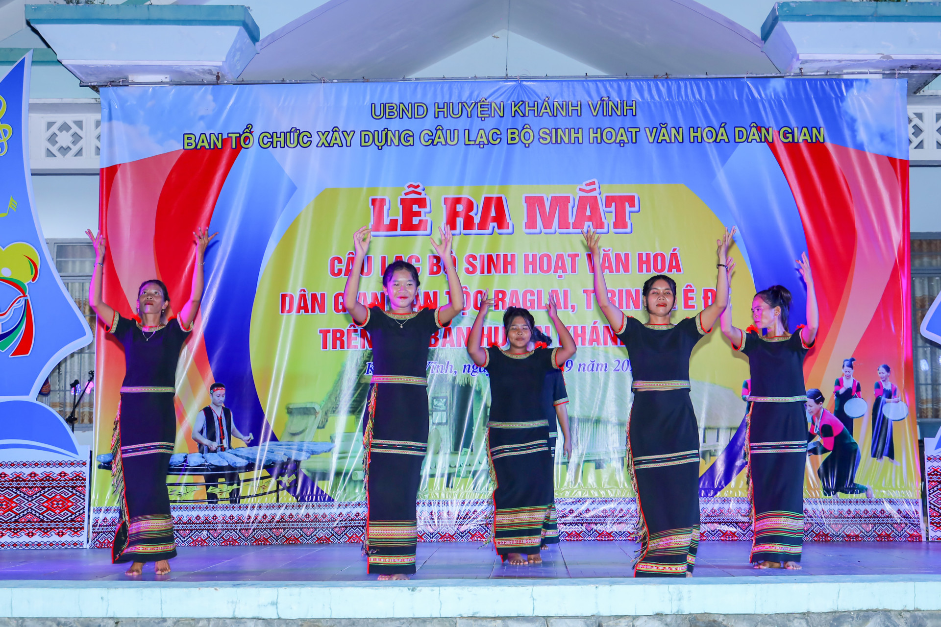 Ede people in Khanh Vinh District performing a dance at a program 

