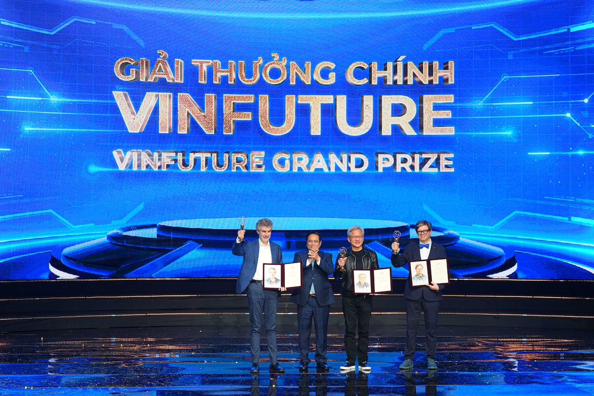 Thủ tướng Chính phủ Phạm Minh Chính trao giải thưởng Chính VinFuture 2024 trị giá 3 triệu USD cho các chủ nhân giải thưởng chính.