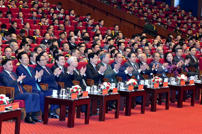 Các đồng chí lãnh đạo, nguyên lãnh đạo Đảng, Nhà nước dự Lễ kỷ niệm. (Ảnh: ĐĂNG KHOA)

