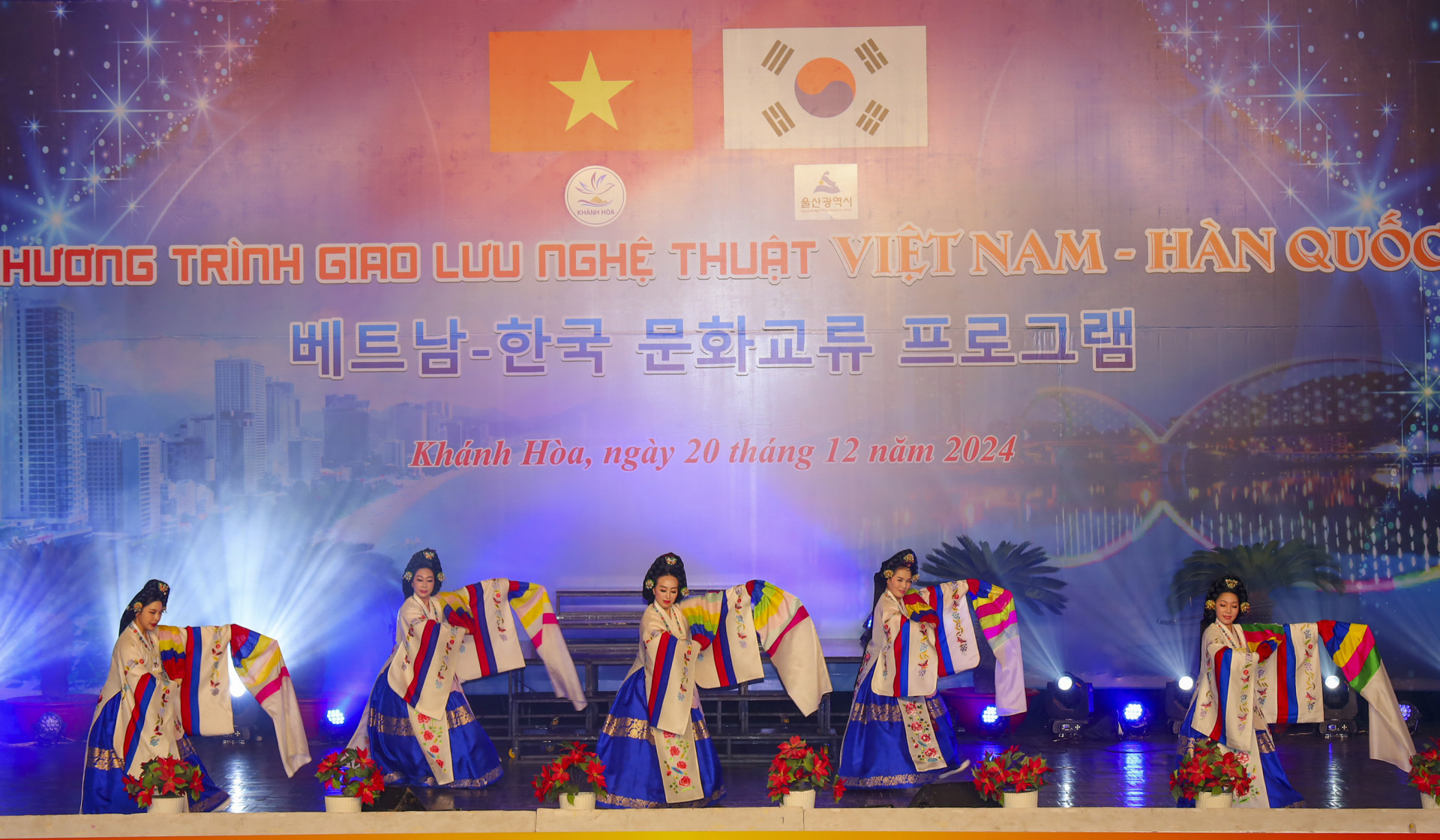 Taepyeong dance to pray for peace of South Korean people

