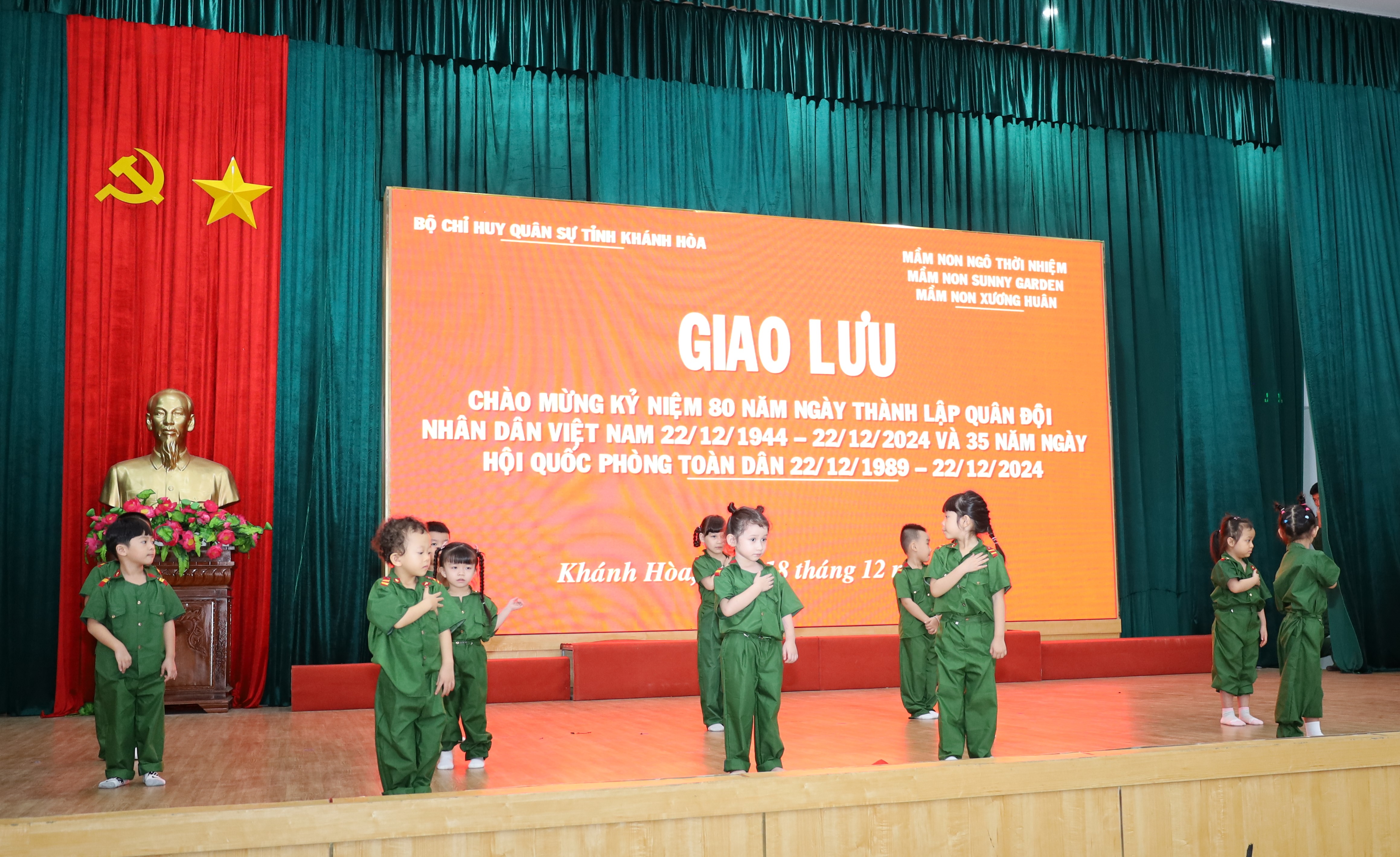 Bộ Chỉ huy Quân sự tỉnh Khánh Hòa đón hơn 1.500 học sinh đến tham quan