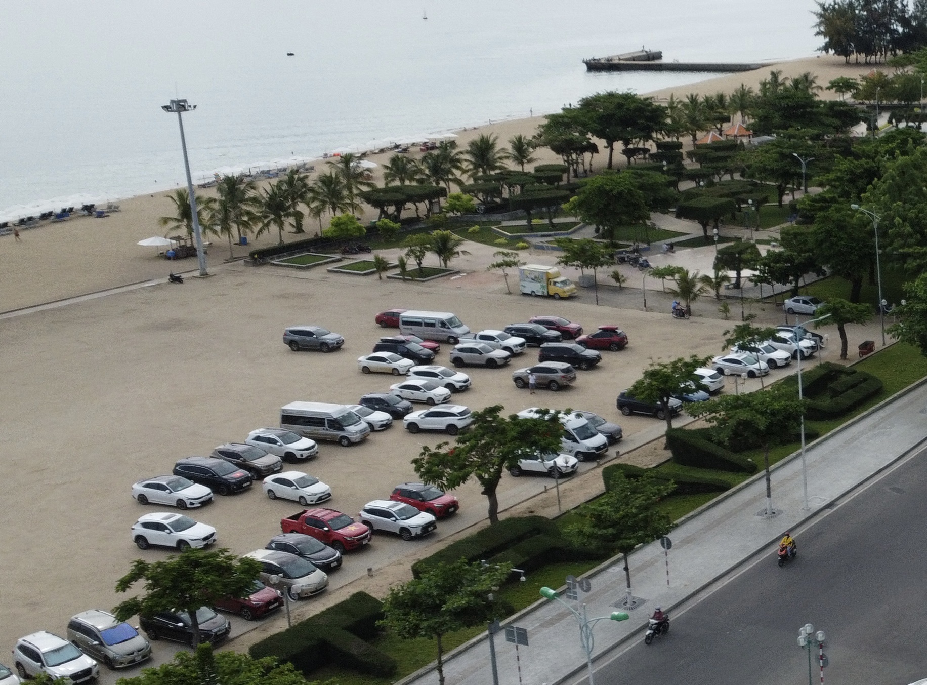 Nha Trang: Áp dụng thu phí không dùng tiền mặt tại các bãi đỗ xe tạm 