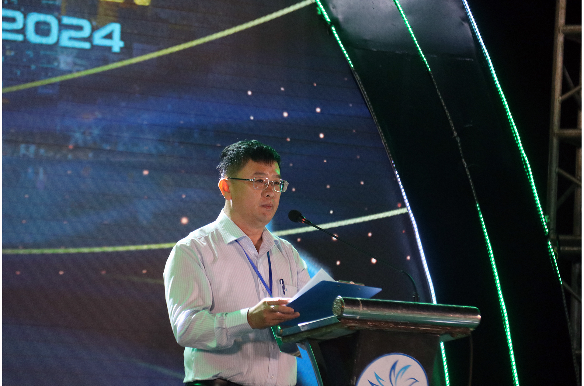 Le Hoang Trieu – Acting Deputy Editor-in-Chief of Khanh Hoa Newspaper, Head of the organizing committee speaking at the opening ceremony

