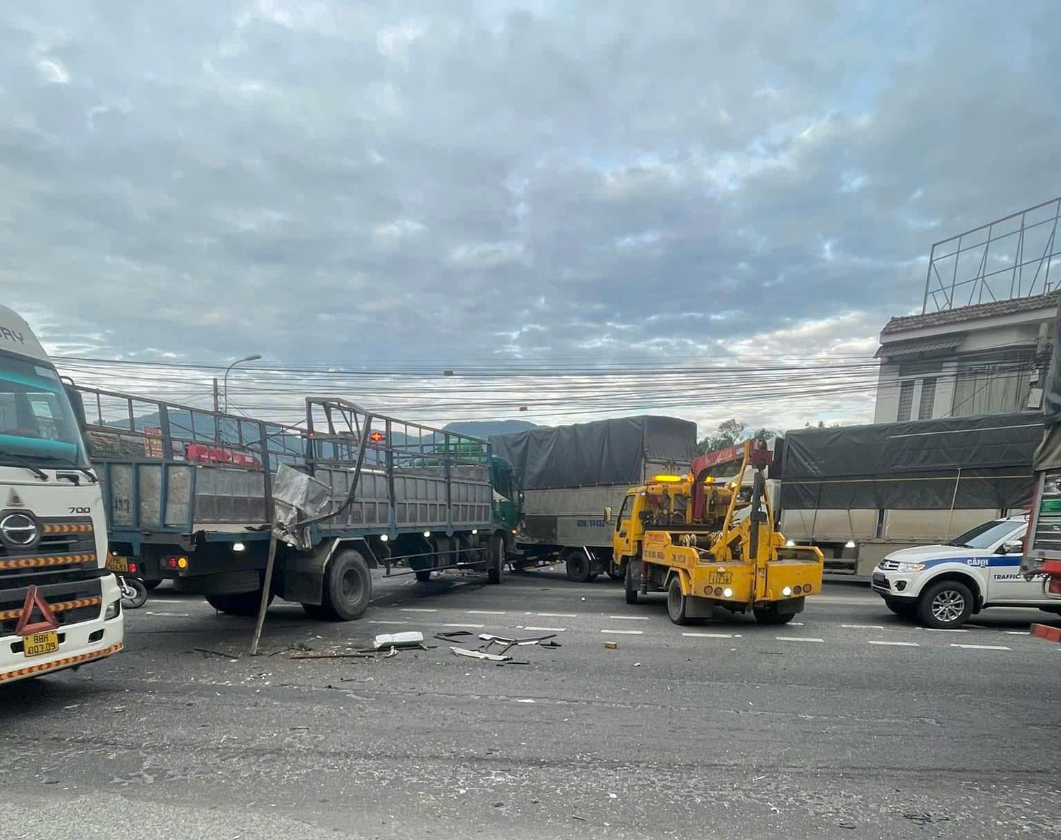 Tai nạn liên hoàn trên Quốc lộ 1 làm 3 người bị thương nặng