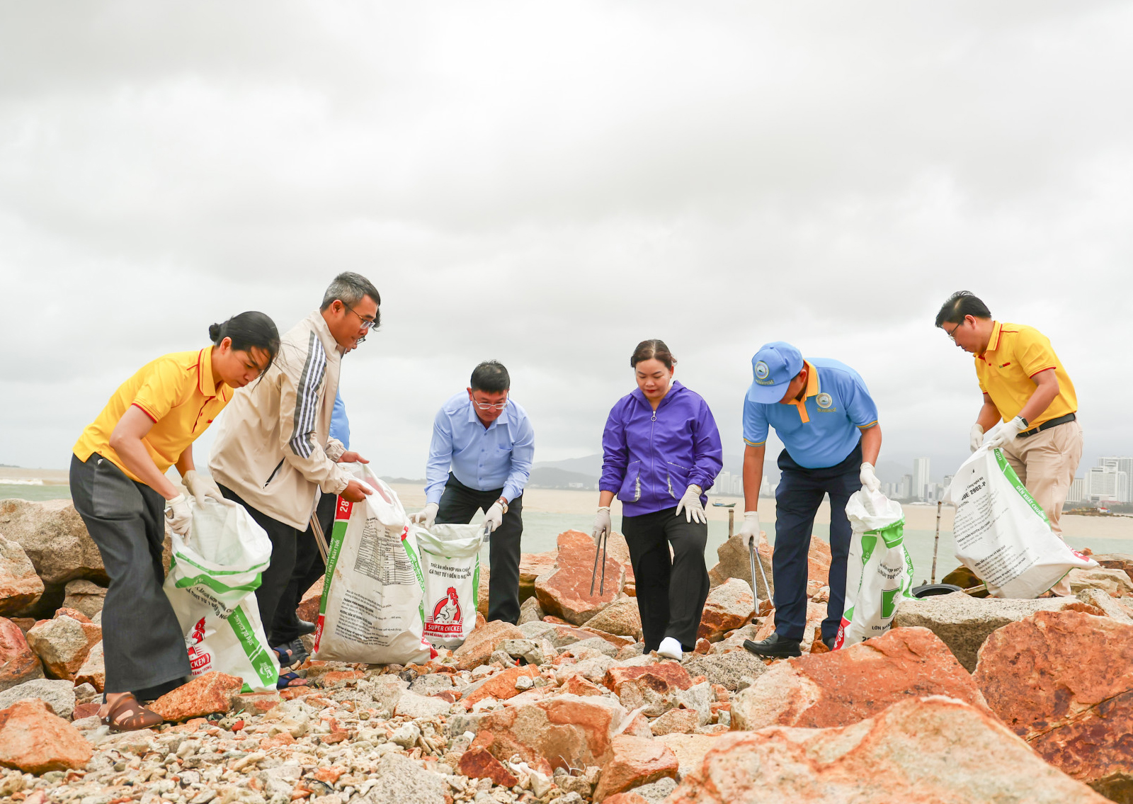 The leaders of the units taking part in the clean-up activity

