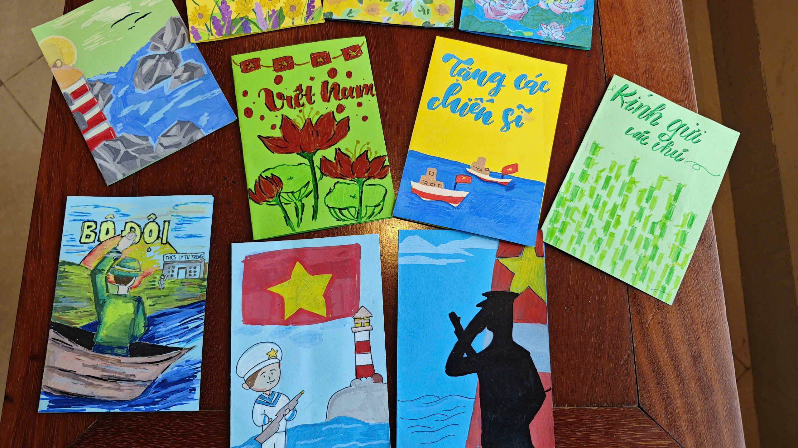 Ấm áp những lá thư nhắn gửi Trường Sa 