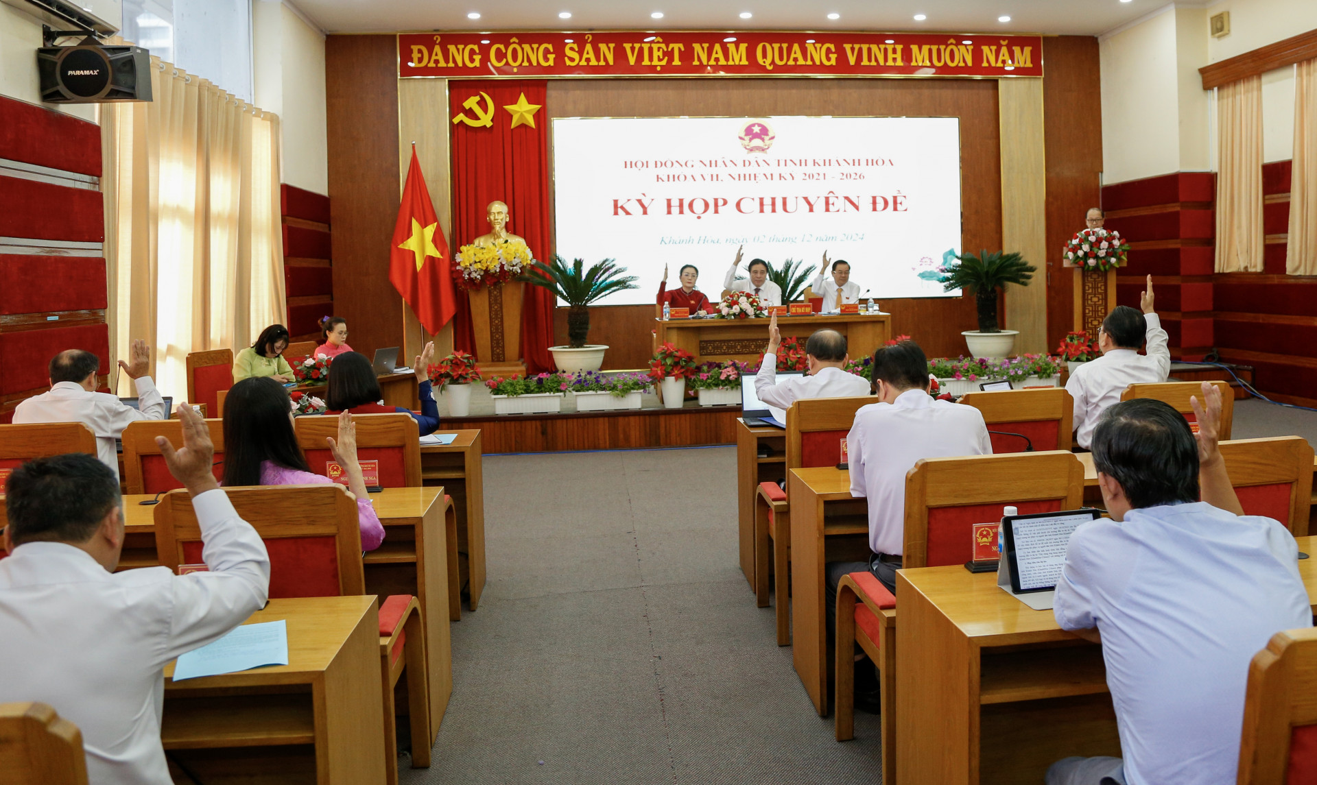 Quang ảnh tại kỳ họp