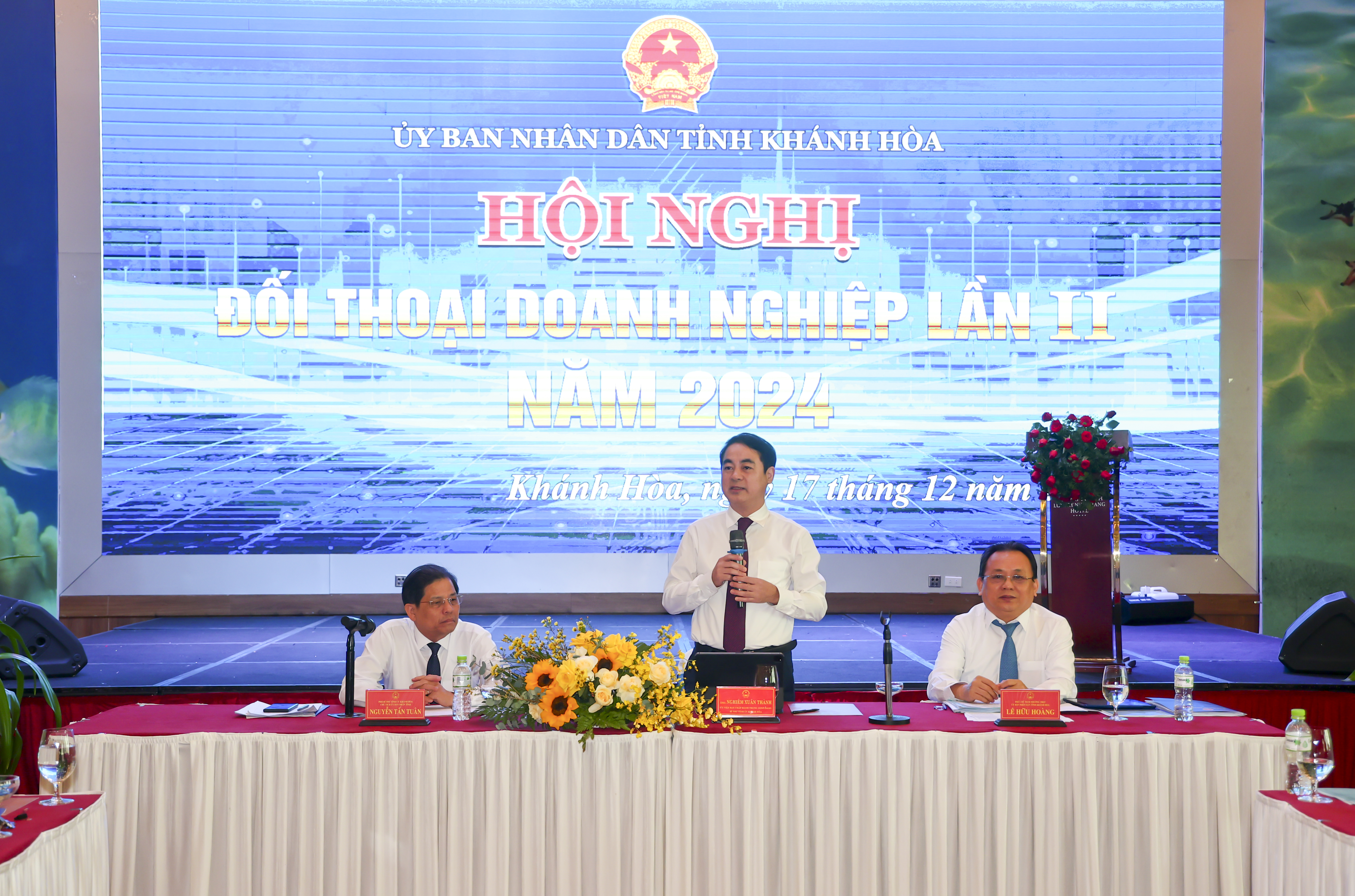 Lãnh đạo tỉnh đối thoại với doanh nghiệp