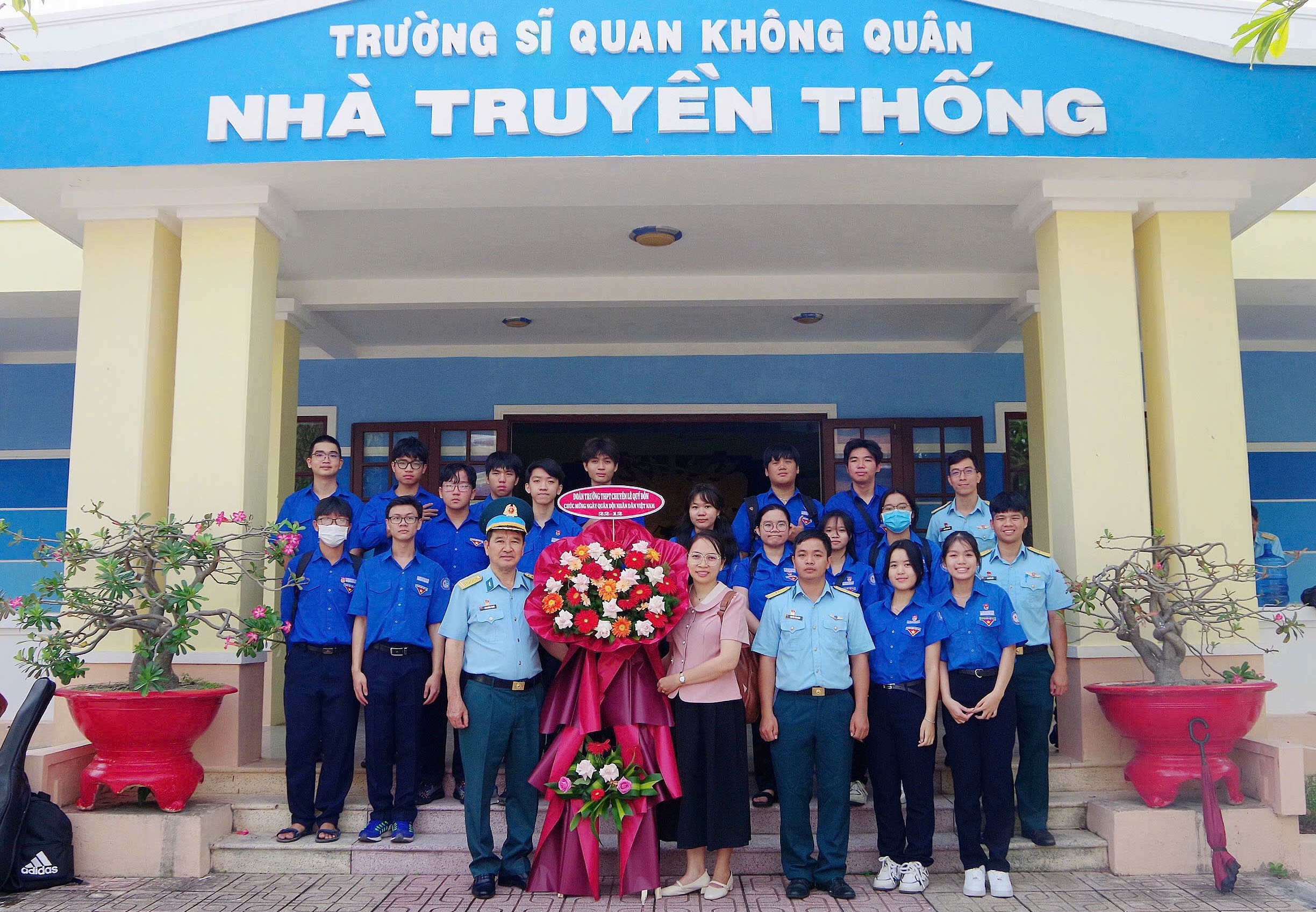 Trường Sĩ quan Không quân tổ chức hoạt động trải nghiệm cho hơn 3.000 học sinh, giáo viên