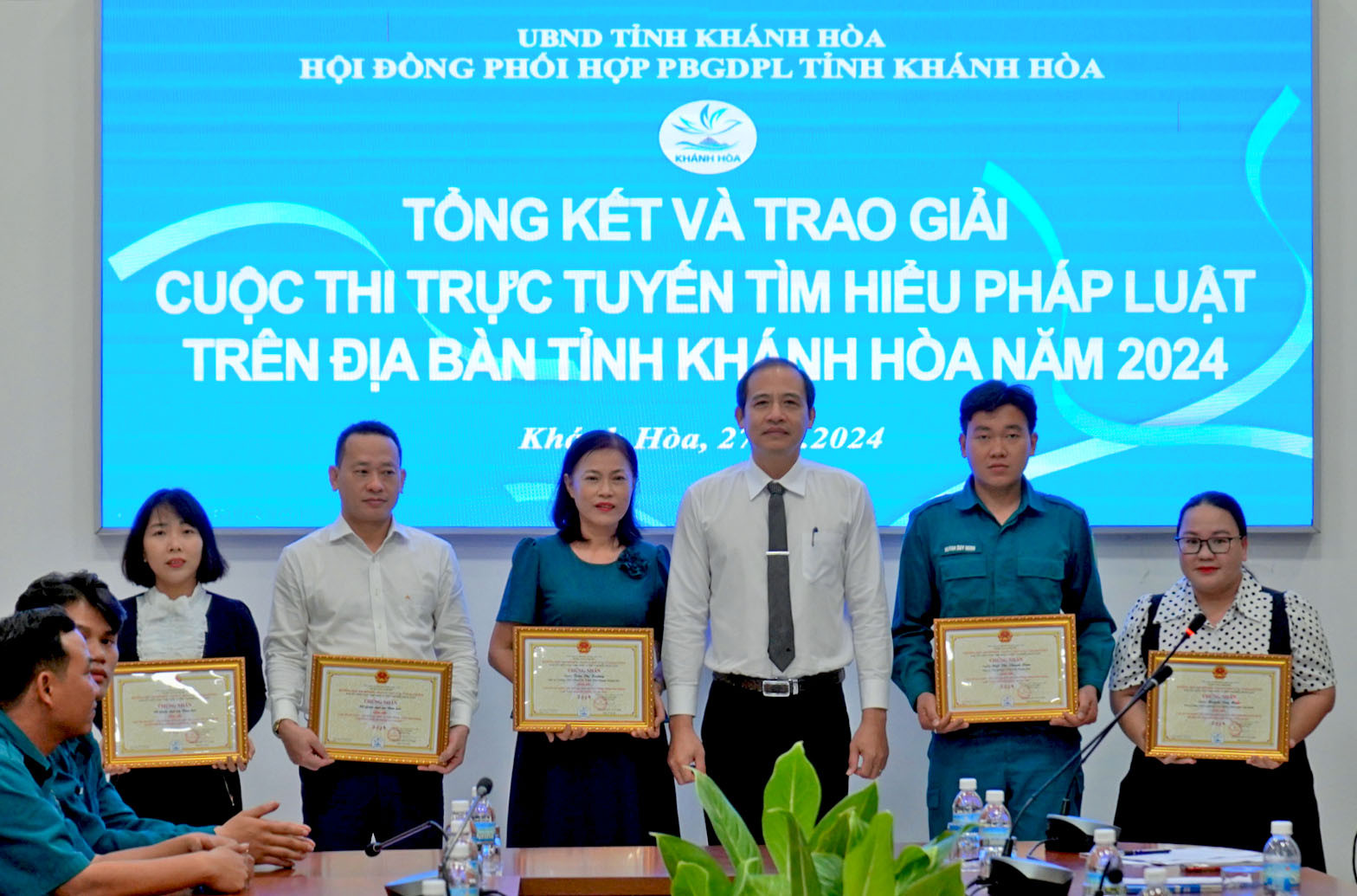 Các tập thể, cá nhân nhận giải nhì. 