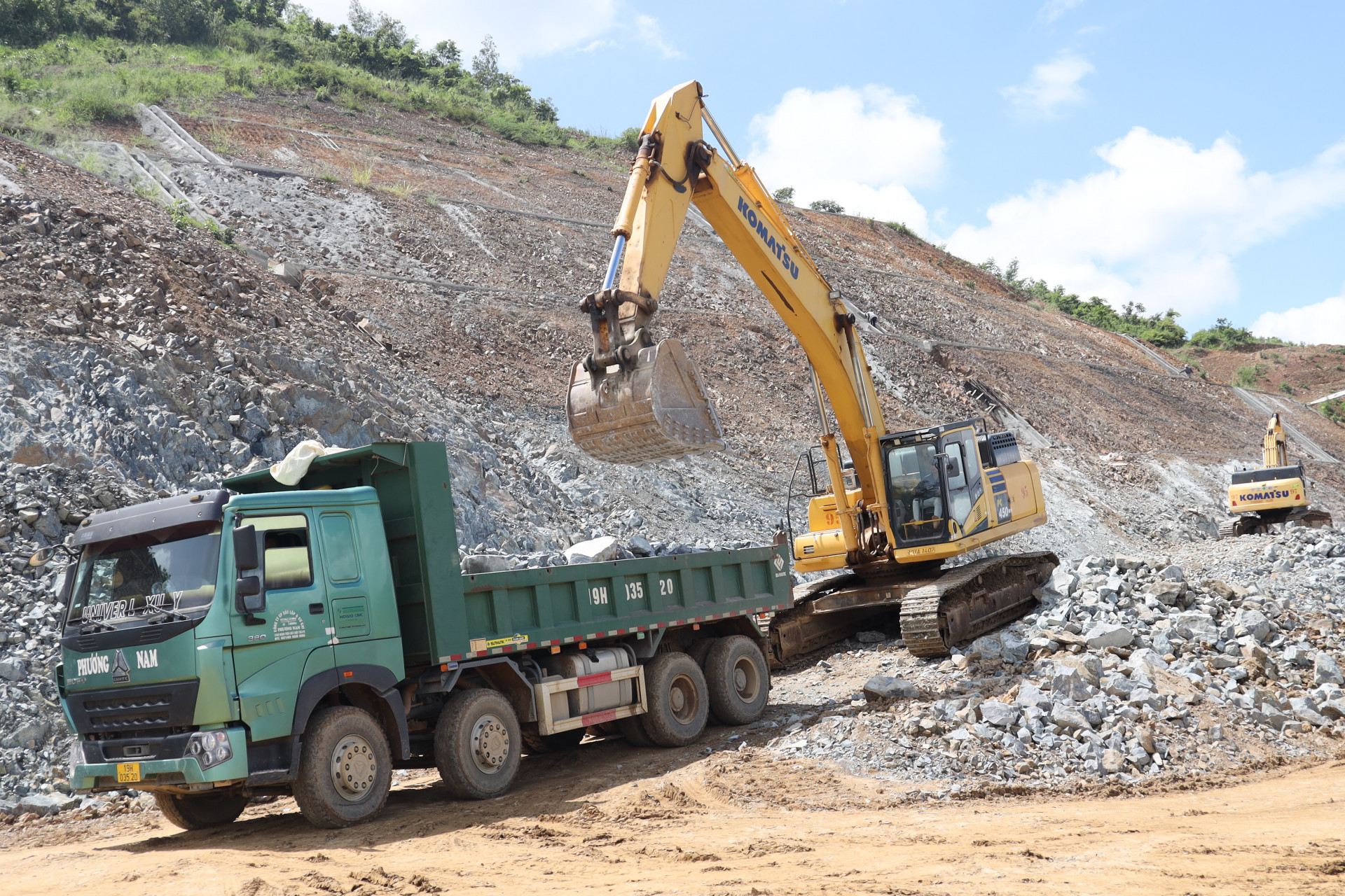 Công  trường Dự  án Đường bộ cao  tốc  Khánh  Hòa  - Buôn  Ma  Thuột  