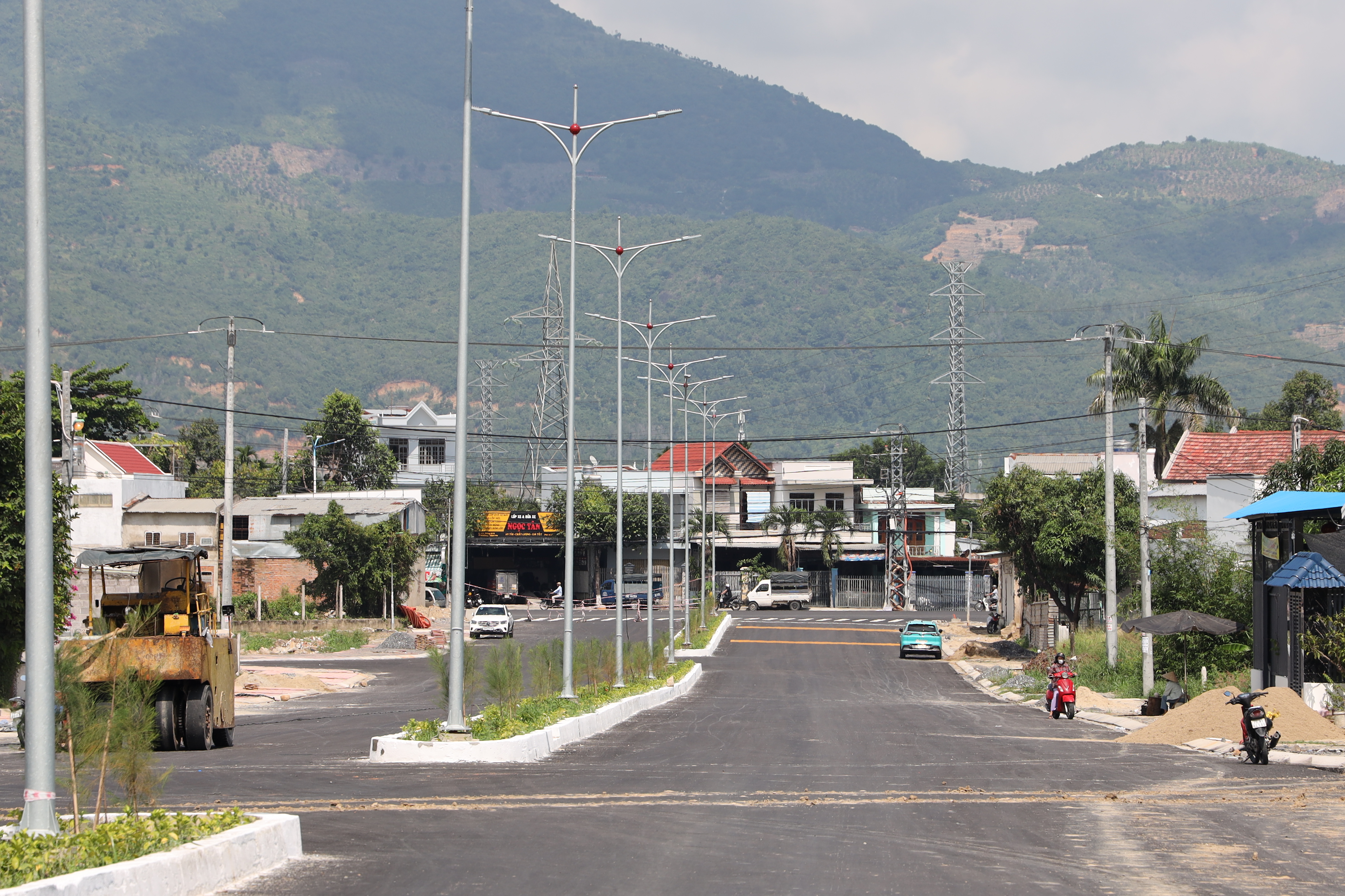 Khẩn trương kiểm điểm trách nhiệm tập thể và cá nhân có liên quan đến việc Dự án Đường D30 chậm tiến độ