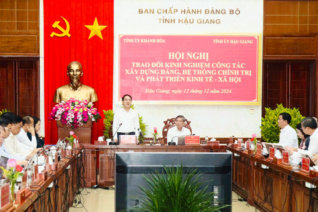 Podcast: Bản tin ngày 13-12