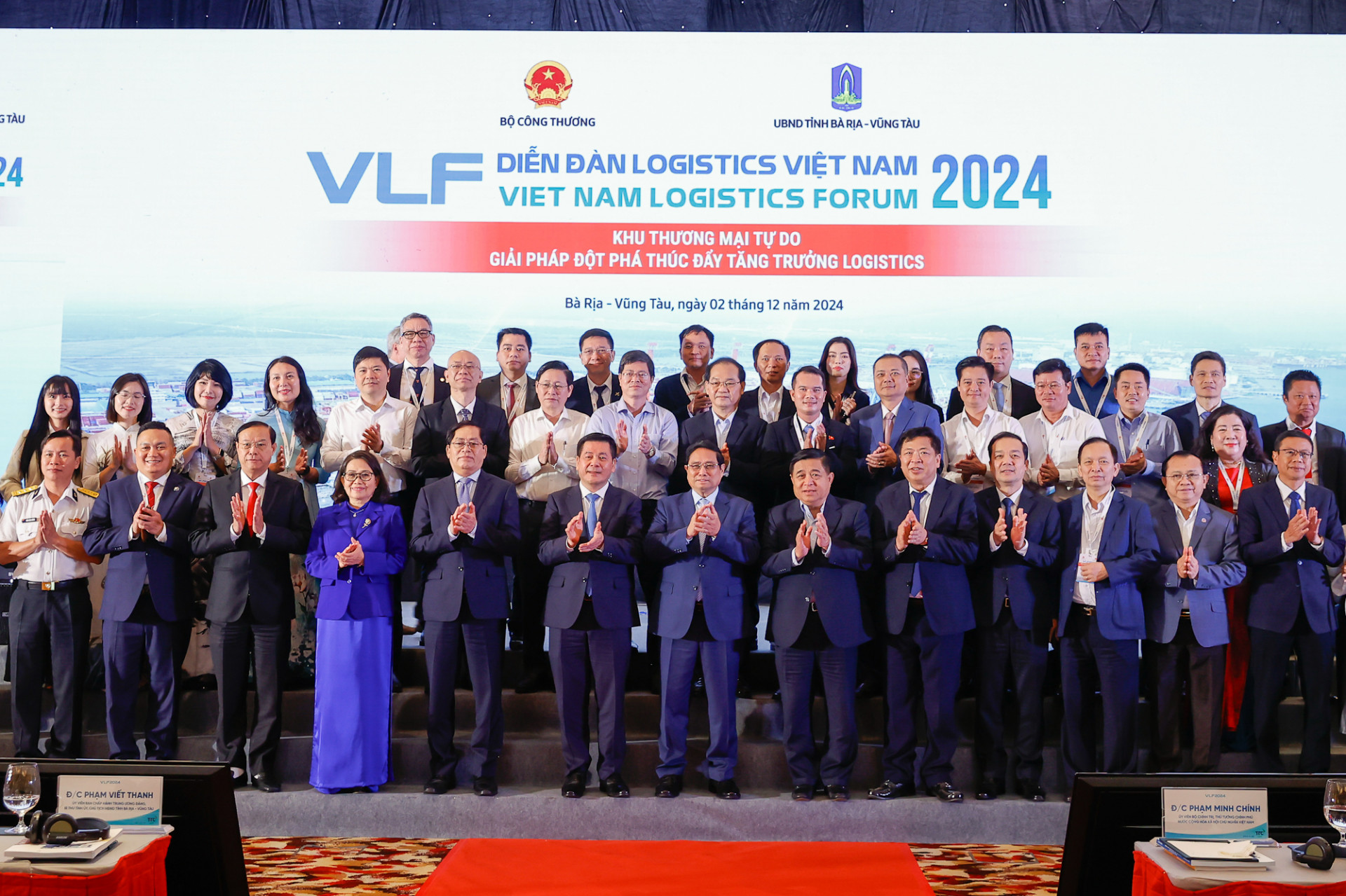 Thủ tướng cùng các đại biểu tại Diễn đàn Logistics Việt Nam năm 2024 - Ảnh: VGP/Nhật Bắc