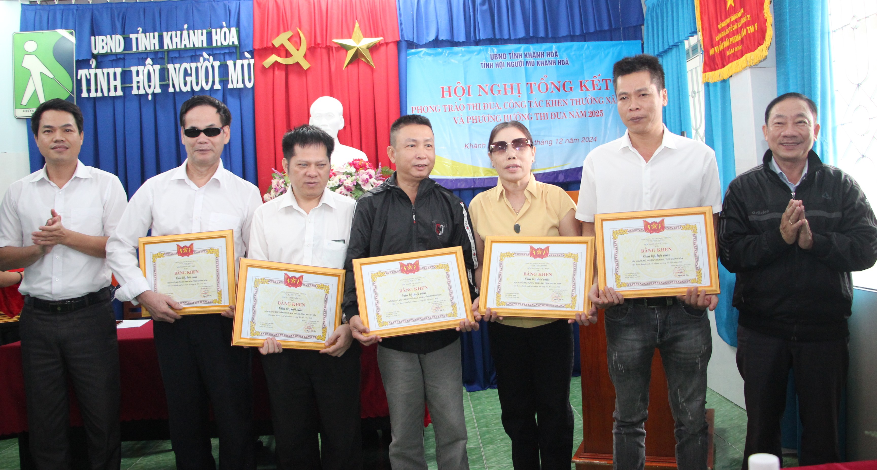 Duy trì 6 cơ sở sản xuất tập trung và tạo điều kiện thành lập 29 cơ sở massage người mù