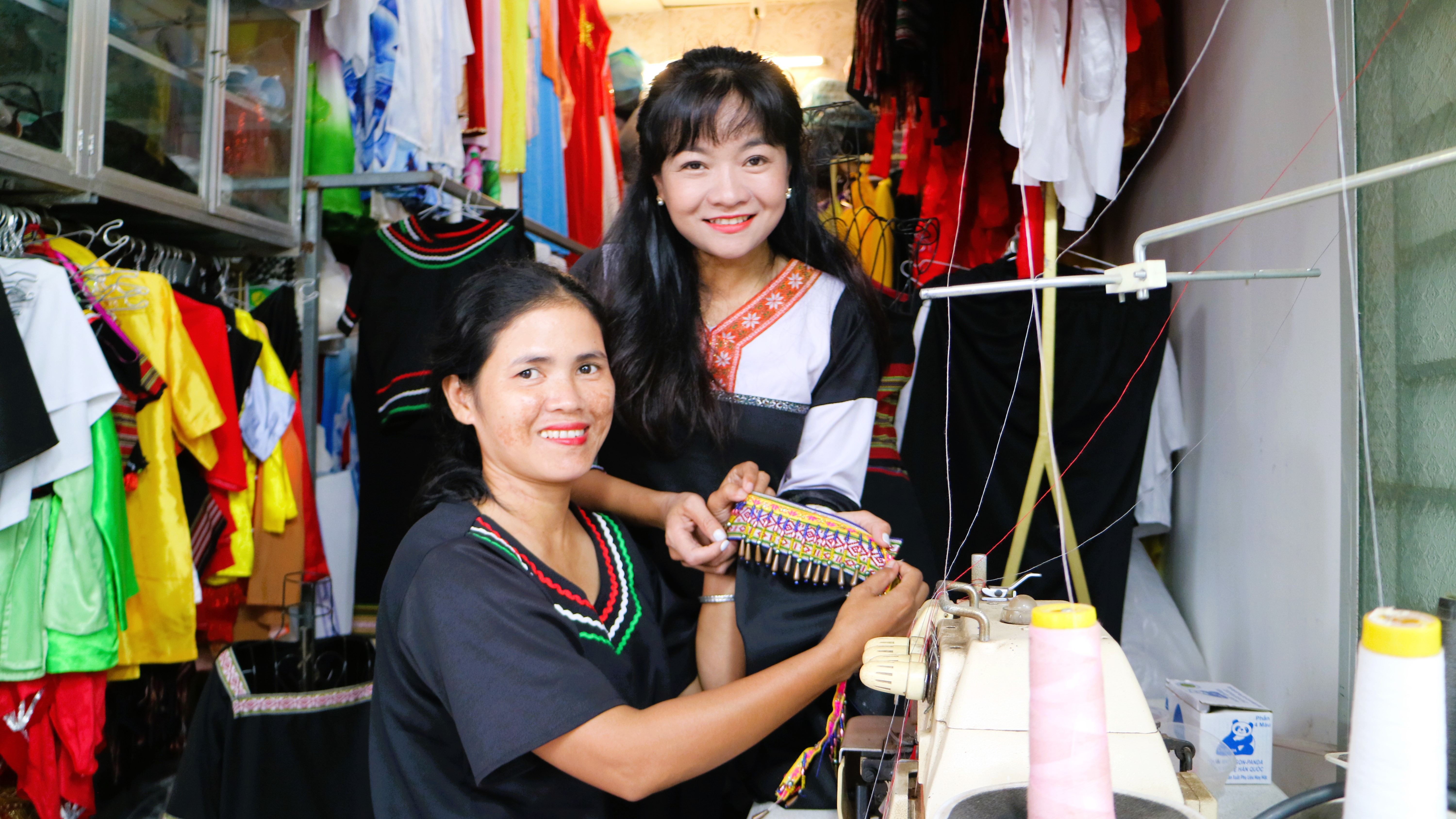 VIDEO: Người phụ nữ giữ gìn trang phục truyền thống dân tộc Raglai