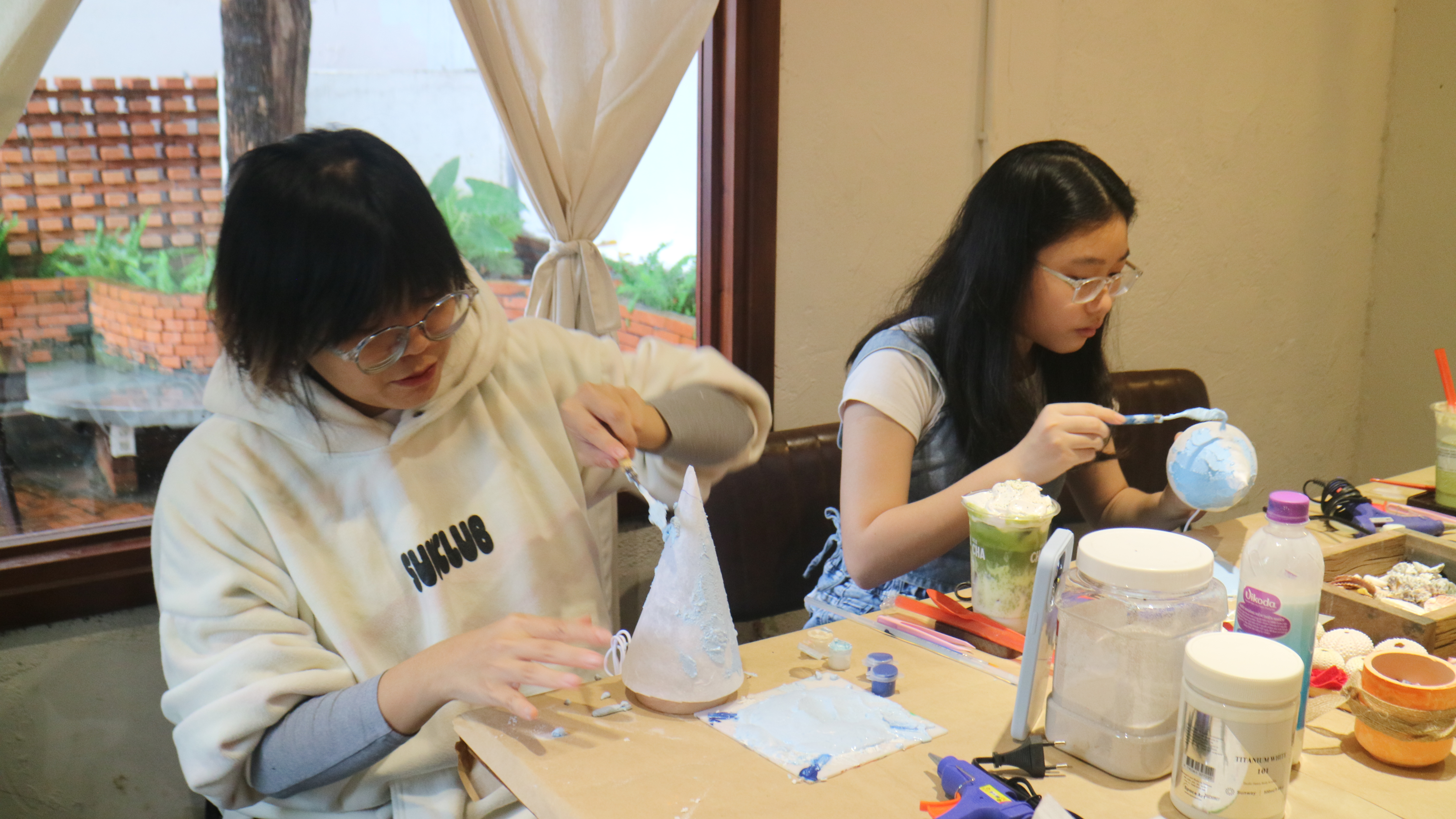 Trải nghiệm tự tay làm cây thông Noel từ vỏ ốc, vỏ sò