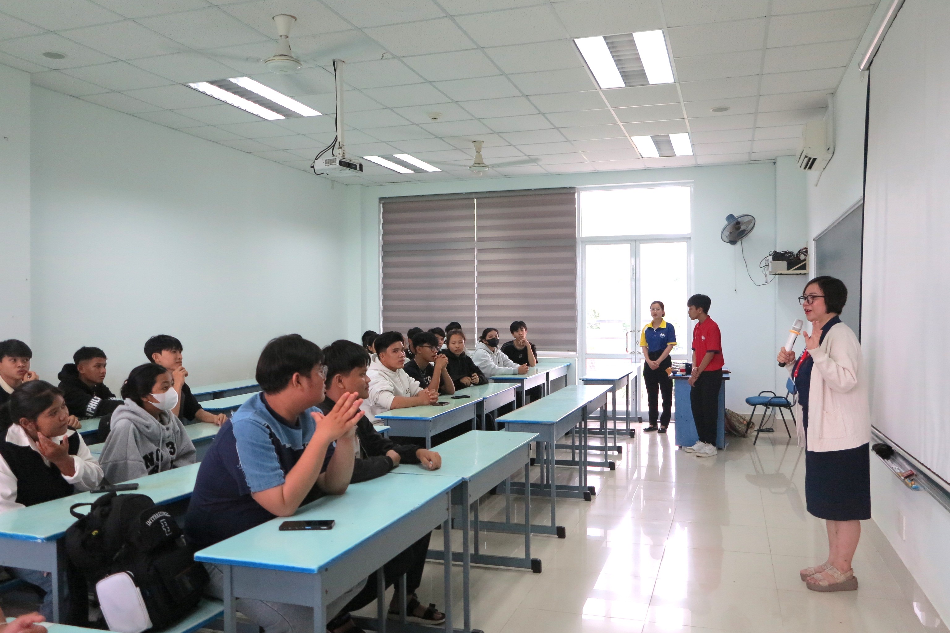 Hơn 400 học sinh tham gia trải nghiệm “Một ngày làm sinh viên” tại Trường Đại học Thái Bình Dương