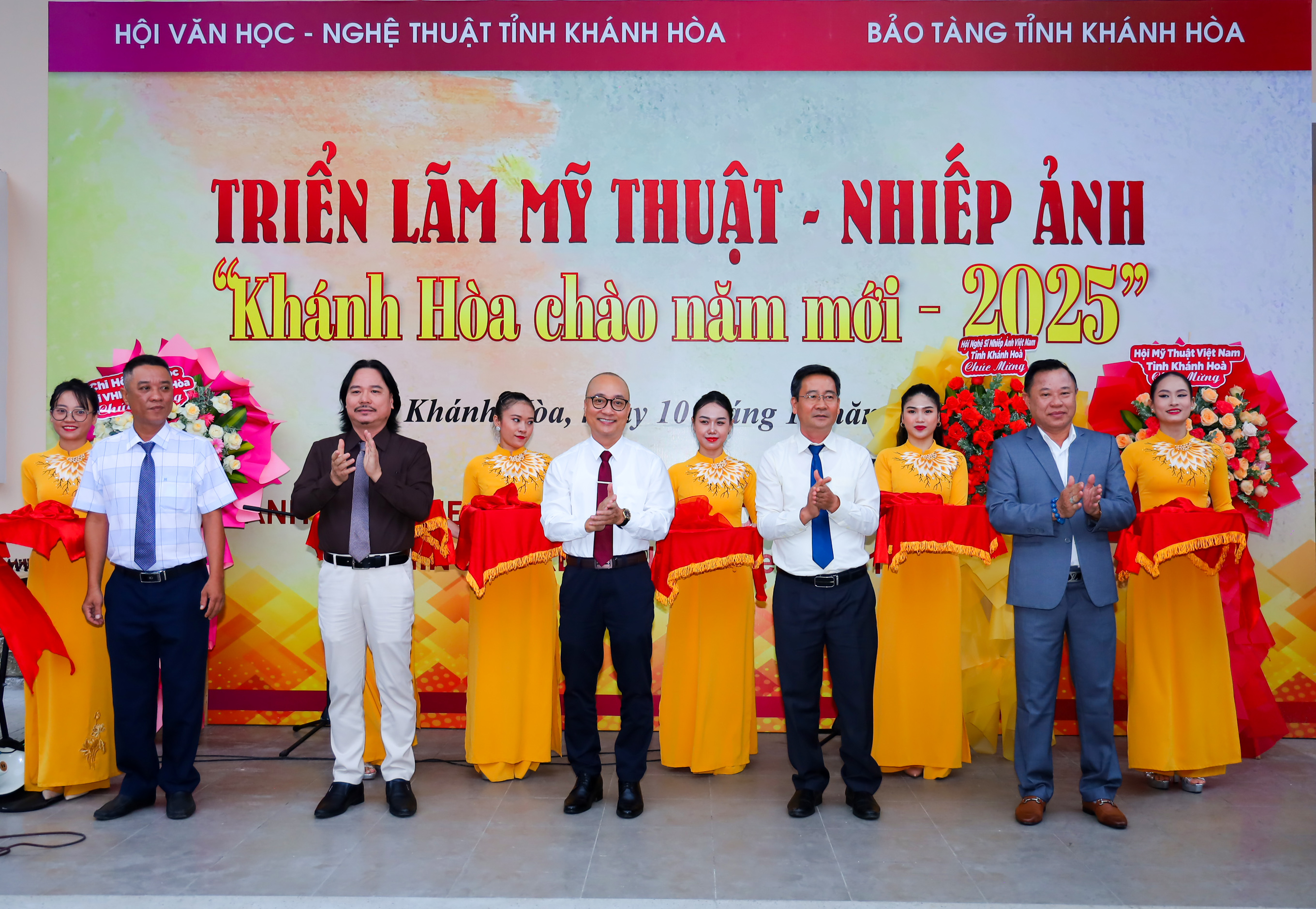 Khai mạc triển lãm mỹ thuật - nhiếp ảnh “Khánh Hòa chào năm mới 2025”