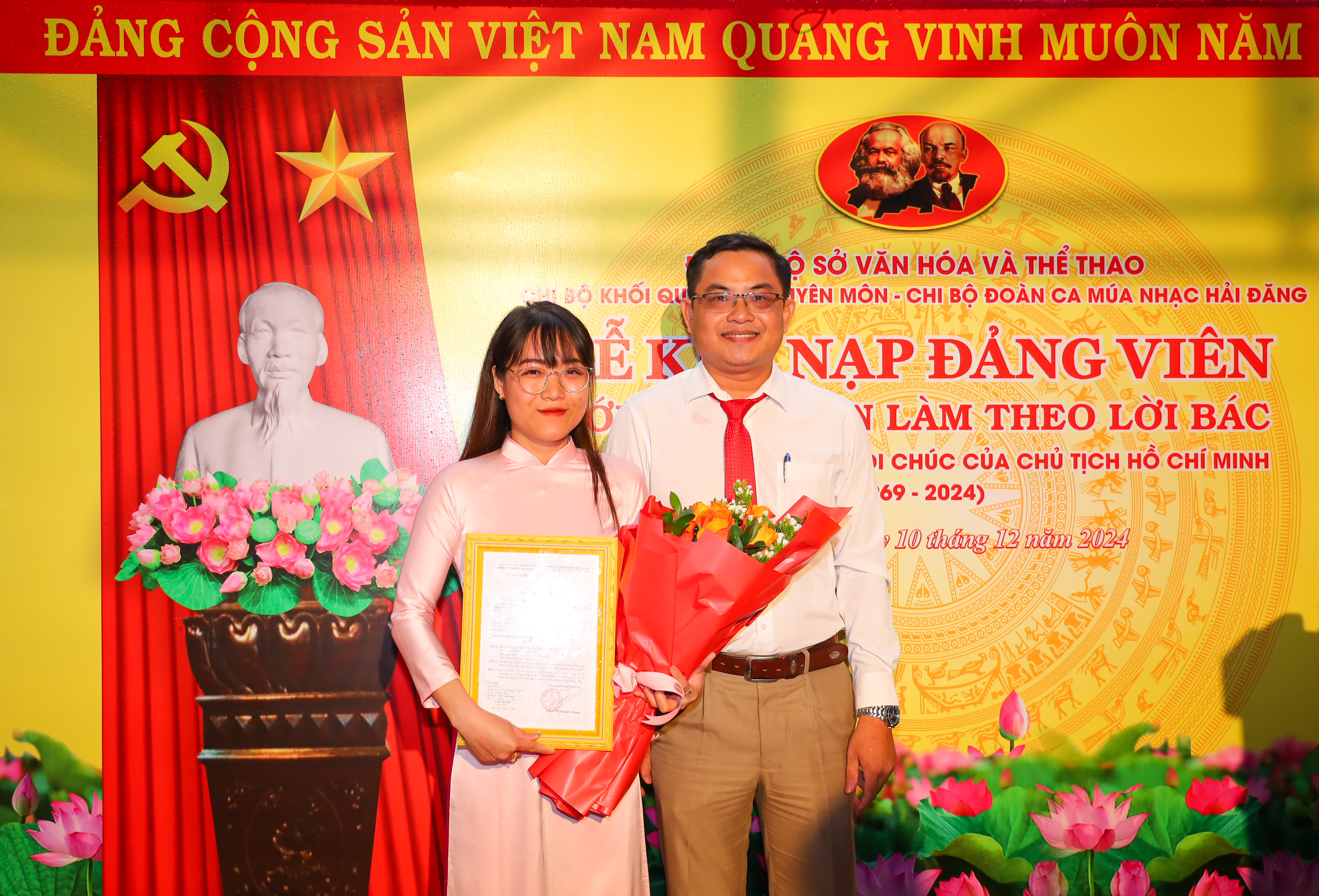 Đảng bộ Sở Văn hóa và Thể thao: Kết nạp đảng viên tại Đền Hùng Vương