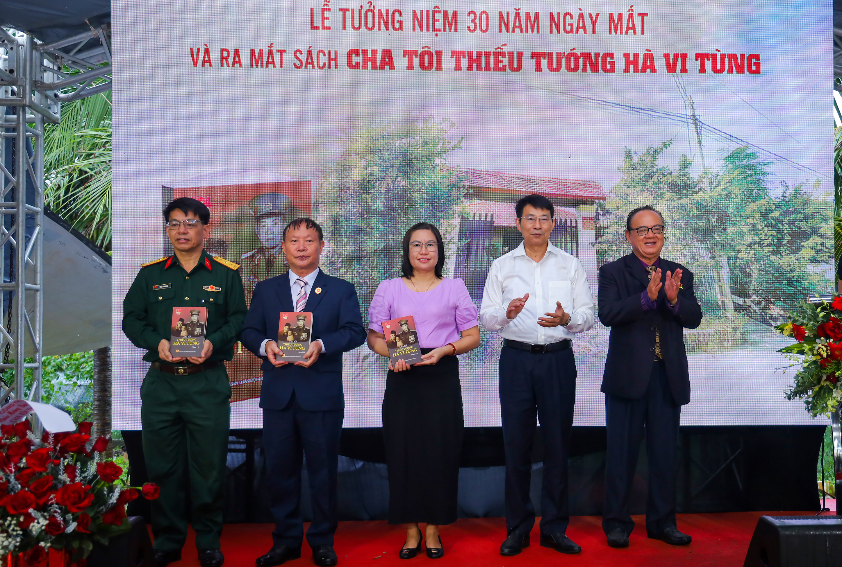 Ra mắt sách “Cha tôi - Thiếu tướng Hà Vi Tùng”